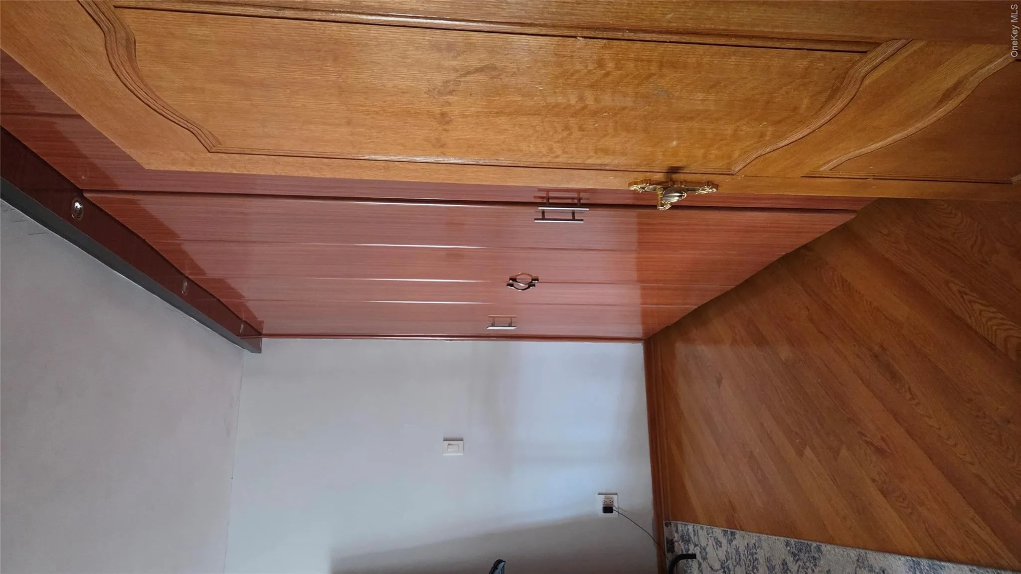 Cutom closet in all bedrooms Cutom closet in all bedrooms