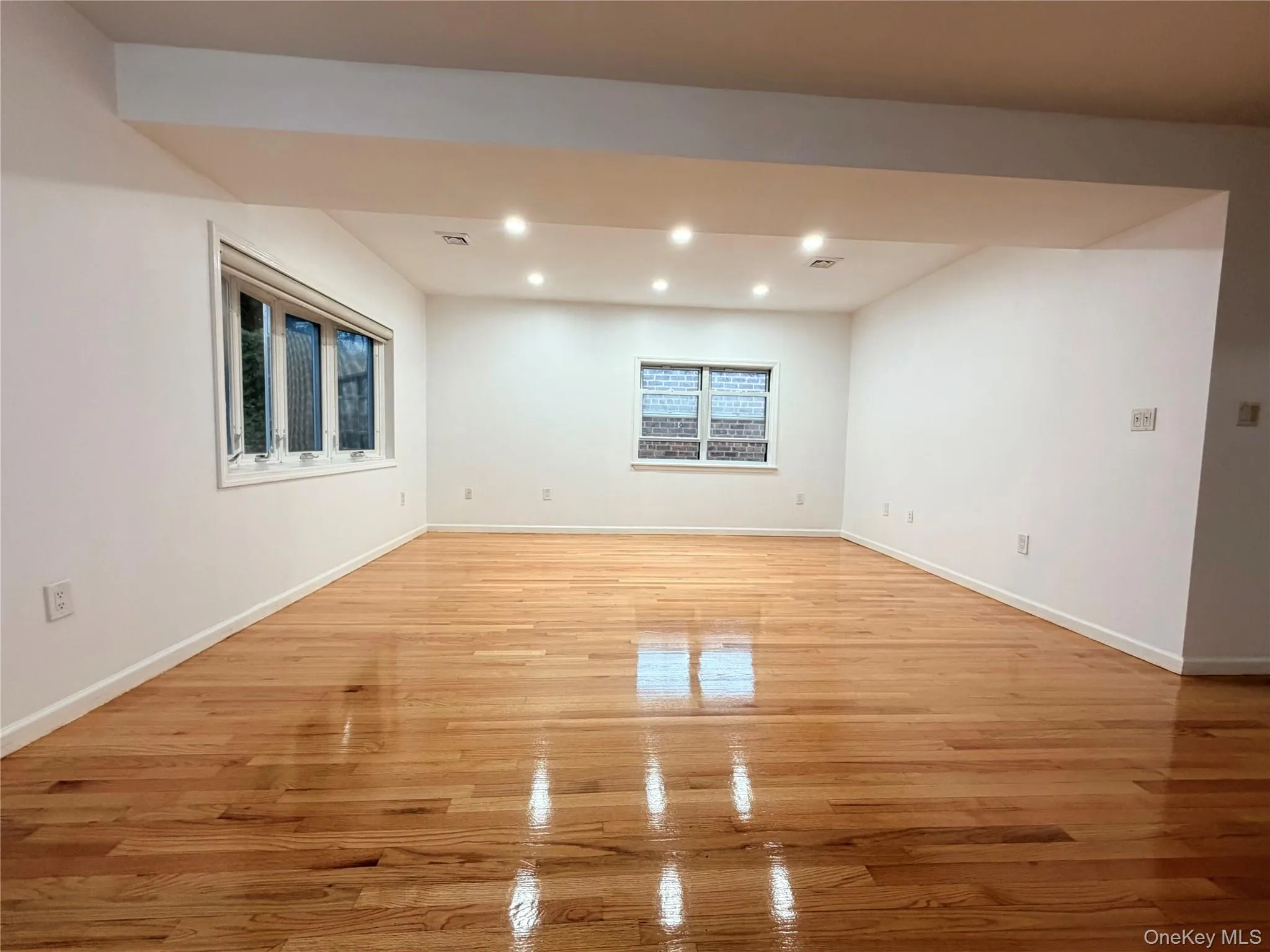 3432 205th Street, New York, NY, 3 Bedrooms Bedrooms, 5 Rooms Rooms,2 BathroomsBathrooms,Residential Lease,For Rent,205th,0,1024848 3432 205th Street, New York, NY, 3 Bedrooms Bedrooms, 5 Rooms Rooms,2 BathroomsBathrooms,Residential Lease,For Rent,205th,0,1024848