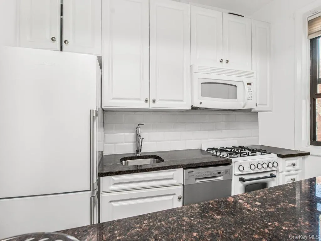3875 Waldo Avenue, New York, NY, 1 Bedroom Bedrooms, 3 Rooms Rooms,1 BathroomBathrooms,Residential,For Rent,Waldo,0,1024849 3875 Waldo Avenue, New York, NY, 1 Bedroom Bedrooms, 3 Rooms Rooms,1 BathroomBathrooms,Residential,For Rent,Waldo,0,1024849