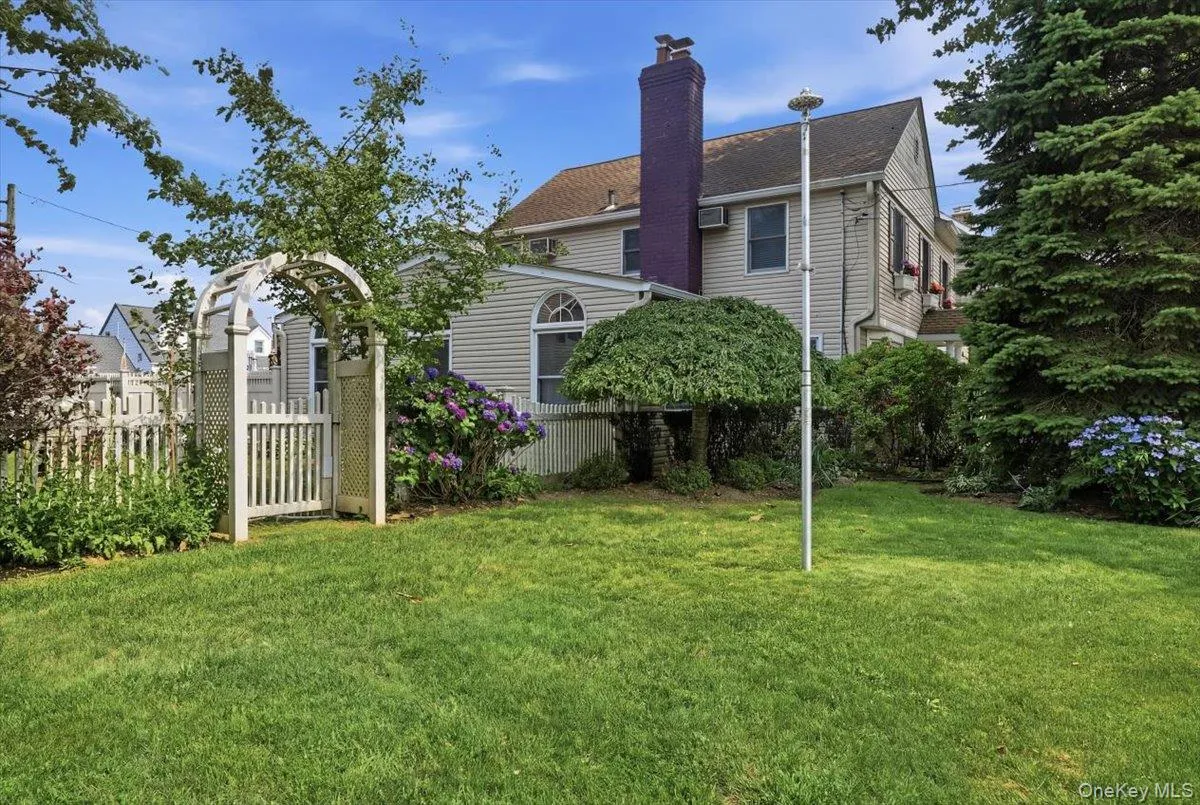 2785 Harvey Avenue, Hempstead, NY, 4 Bedrooms Bedrooms, 8 Rooms Rooms,2 BathroomsBathrooms,Residential,For Rent,Harvey,0,1024857 2785 Harvey Avenue, Hempstead, NY, 4 Bedrooms Bedrooms, 8 Rooms Rooms,2 BathroomsBathrooms,Residential,For Rent,Harvey,0,1024857
