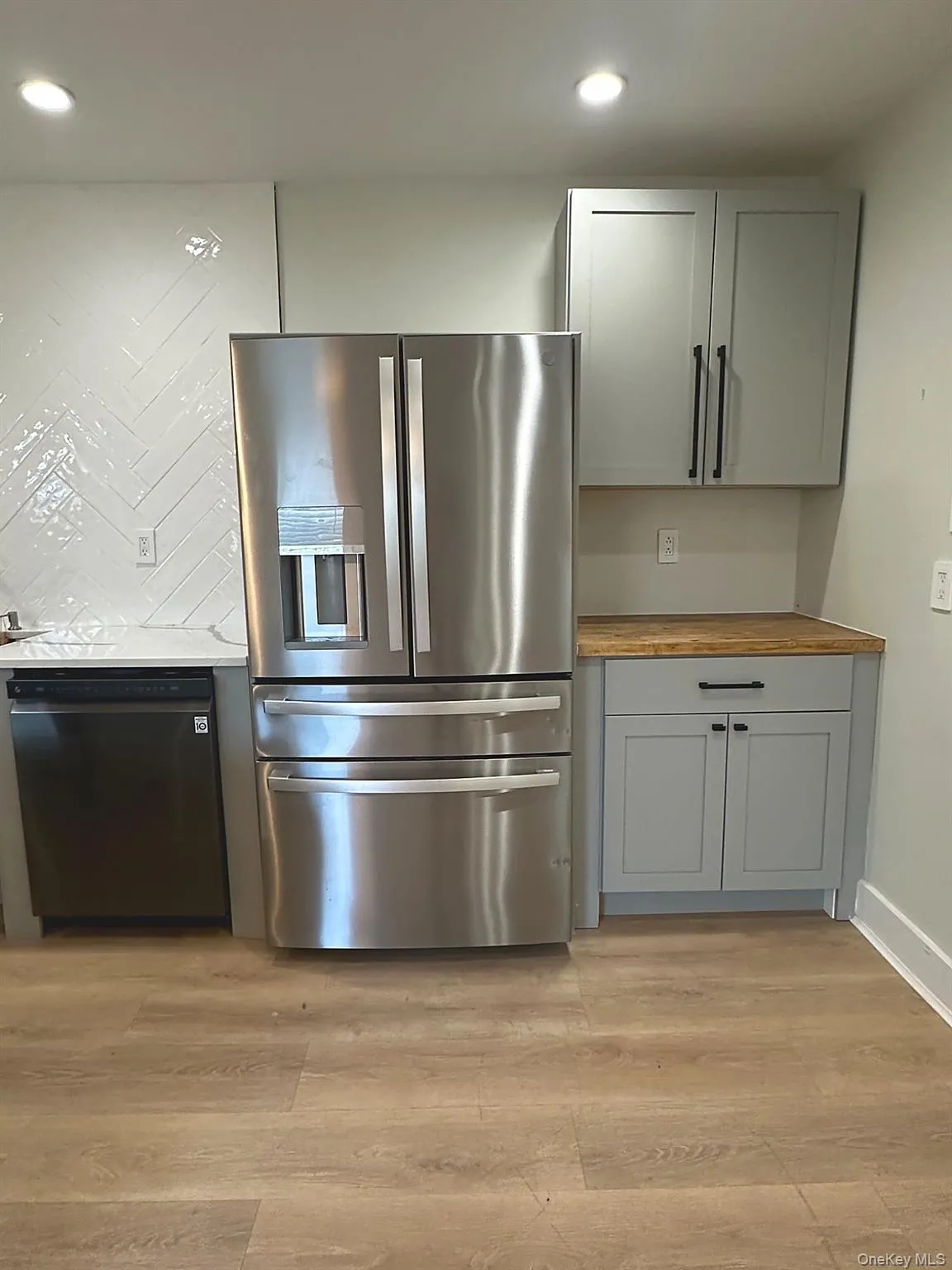 1440 Needham Avenue, New York, NY, 3 Bedrooms Bedrooms, 6 Rooms Rooms,2 BathroomsBathrooms,Residential Lease,For Rent,Needham,0,1024862 1440 Needham Avenue, New York, NY, 3 Bedrooms Bedrooms, 6 Rooms Rooms,2 BathroomsBathrooms,Residential Lease,For Rent,Needham,0,1024862