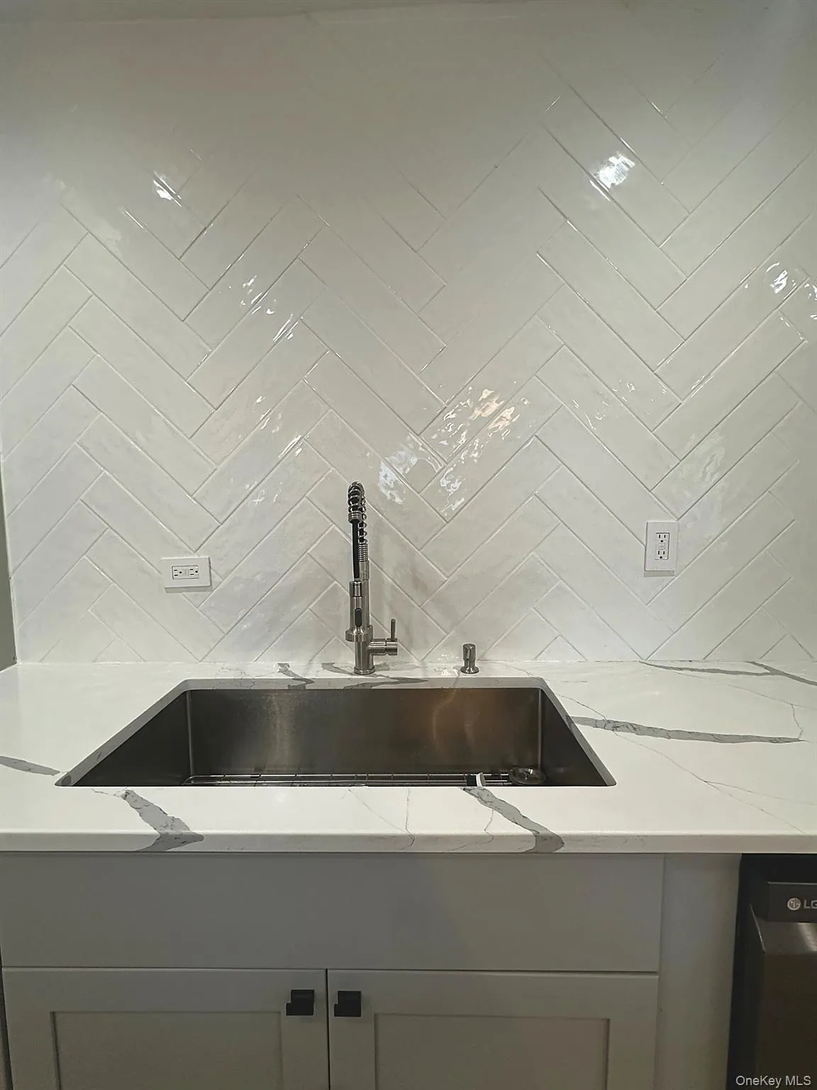 1440 Needham Avenue, New York, NY, 3 Bedrooms Bedrooms, 6 Rooms Rooms,2 BathroomsBathrooms,Residential Lease,For Rent,Needham,0,1024862 1440 Needham Avenue, New York, NY, 3 Bedrooms Bedrooms, 6 Rooms Rooms,2 BathroomsBathrooms,Residential Lease,For Rent,Needham,0,1024862