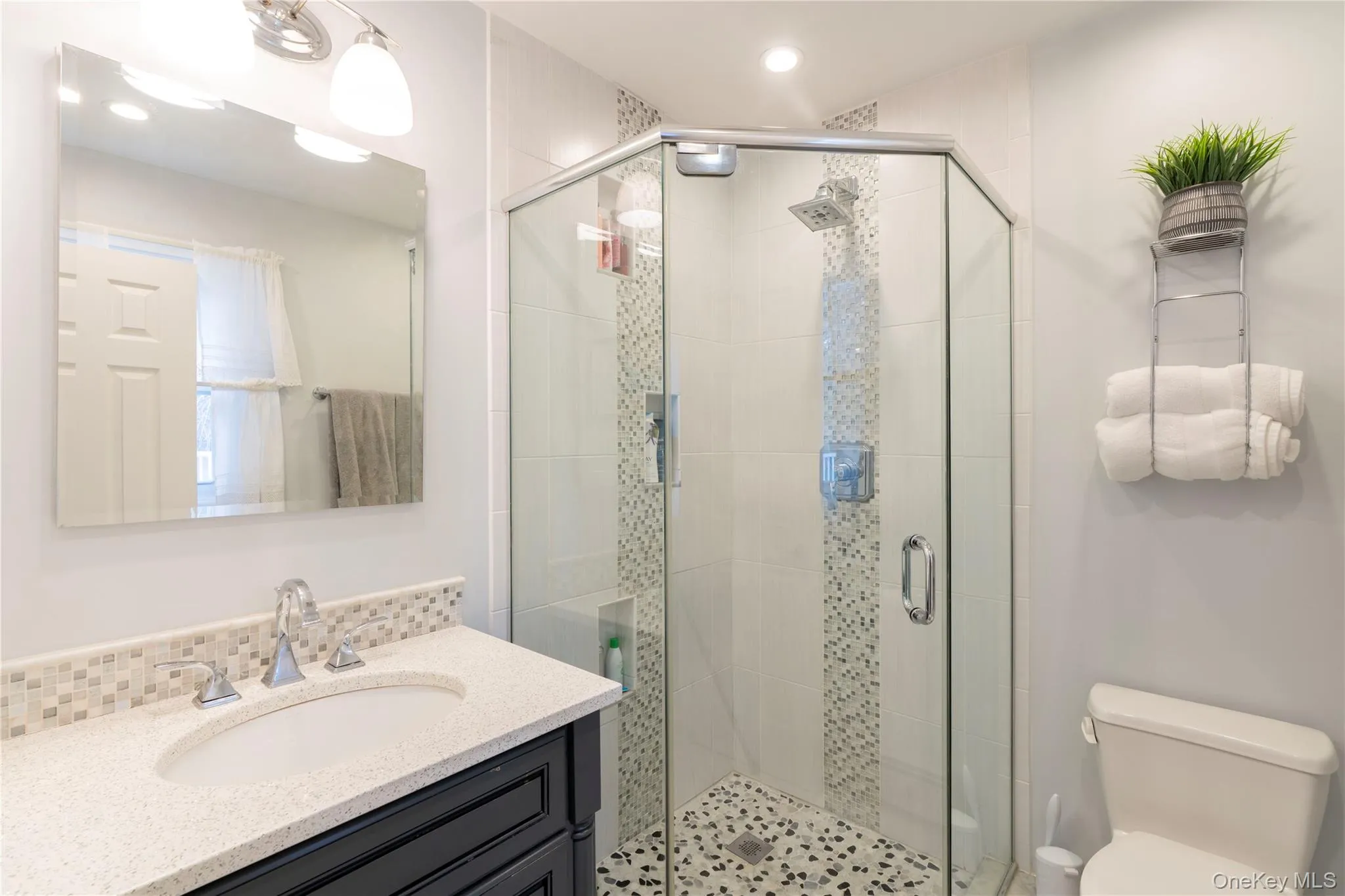 Private Bath to the primary BR with glass enclosed shower Private Bath to the primary BR with glass enclosed shower