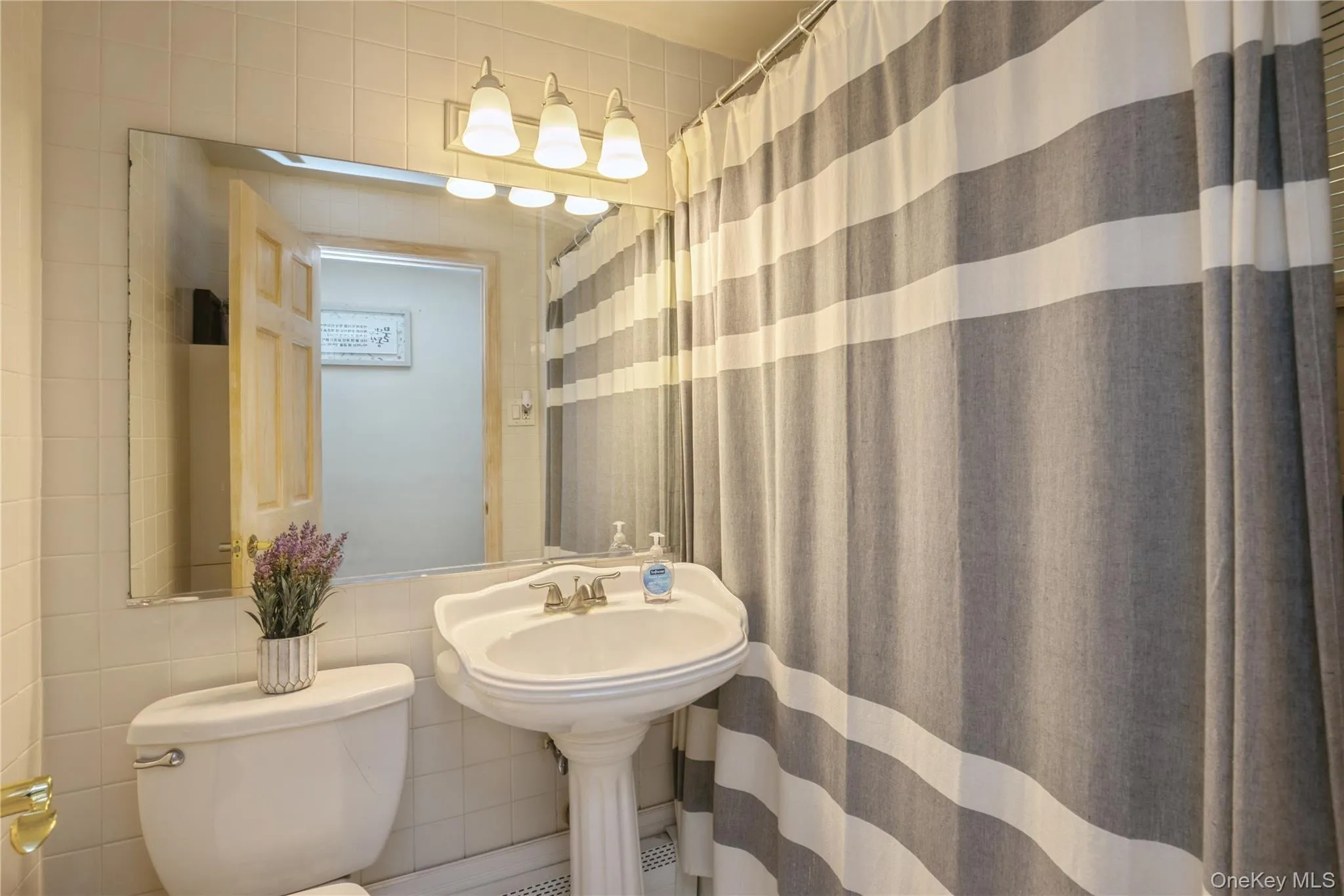 7 Ebb Court, Huntington, NY, 4 Bedrooms Bedrooms, 8 Rooms Rooms,2 BathroomsBathrooms,Residential,For Rent,Ebb,0,1024866 7 Ebb Court, Huntington, NY, 4 Bedrooms Bedrooms, 8 Rooms Rooms,2 BathroomsBathrooms,Residential,For Rent,Ebb,0,1024866