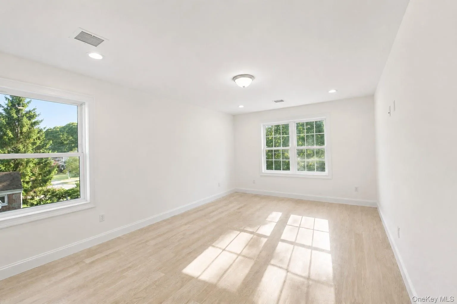 1320 R Street, Hempstead, NY, 5 Bedrooms Bedrooms, 10 Rooms Rooms,3 BathroomsBathrooms,Residential,For Rent,R,0,1024872 1320 R Street, Hempstead, NY, 5 Bedrooms Bedrooms, 10 Rooms Rooms,3 BathroomsBathrooms,Residential,For Rent,R,0,1024872