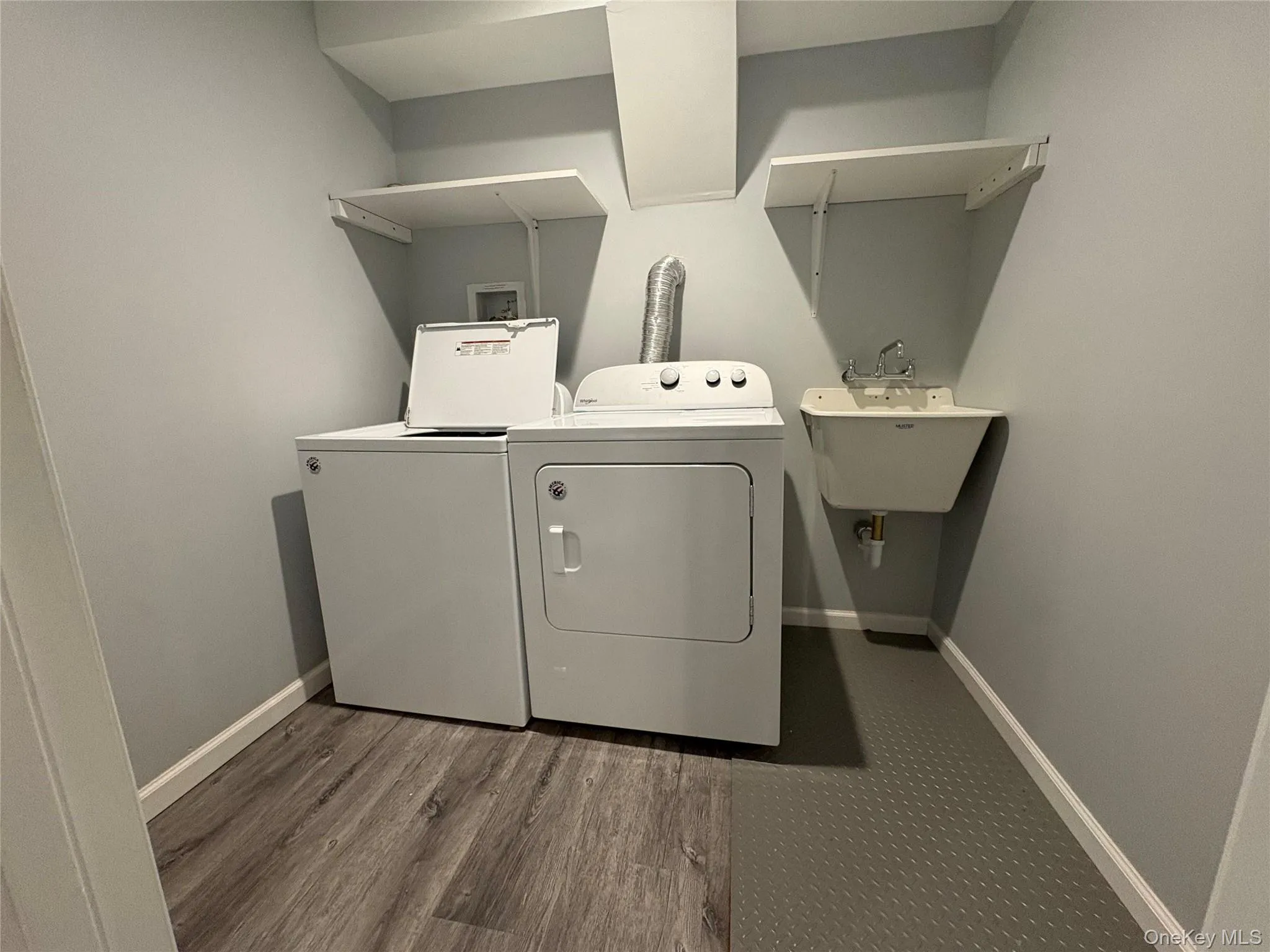 17B Dunes Lane, North Hempstead, NY, 3 Bedrooms Bedrooms, 6 Rooms Rooms,2 BathroomsBathrooms,Residential Lease,For Rent,Dunes,0,1024877 17B Dunes Lane, North Hempstead, NY, 3 Bedrooms Bedrooms, 6 Rooms Rooms,2 BathroomsBathrooms,Residential Lease,For Rent,Dunes,0,1024877