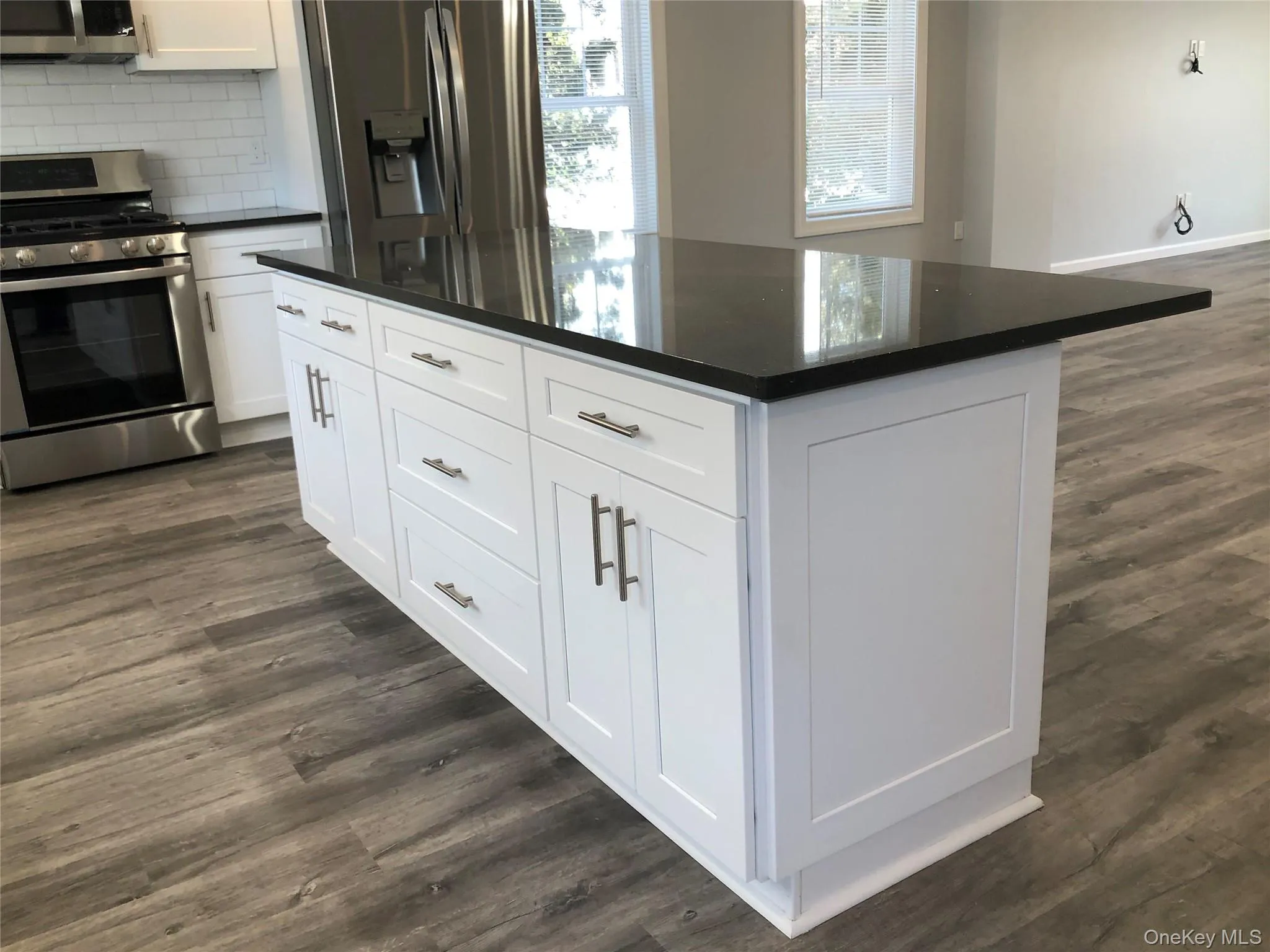 17B Dunes Lane, North Hempstead, NY, 3 Bedrooms Bedrooms, 6 Rooms Rooms,2 BathroomsBathrooms,Residential Lease,For Rent,Dunes,0,1024877 17B Dunes Lane, North Hempstead, NY, 3 Bedrooms Bedrooms, 6 Rooms Rooms,2 BathroomsBathrooms,Residential Lease,For Rent,Dunes,0,1024877