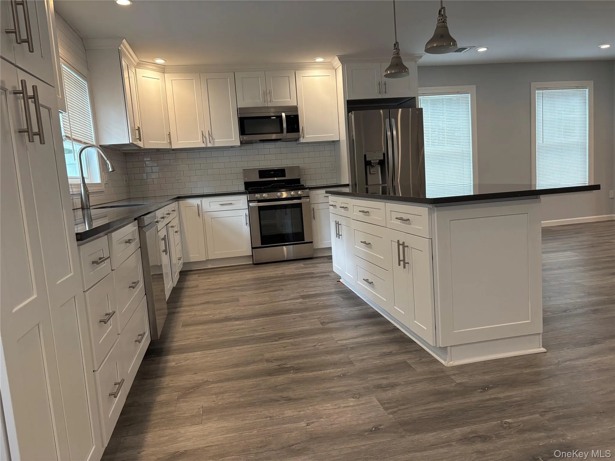 17B Dunes Lane, North Hempstead, NY, 3 Bedrooms Bedrooms, 6 Rooms Rooms,2 BathroomsBathrooms,Residential Lease,For Rent,Dunes,0,1024877 17B Dunes Lane, North Hempstead, NY, 3 Bedrooms Bedrooms, 6 Rooms Rooms,2 BathroomsBathrooms,Residential Lease,For Rent,Dunes,0,1024877