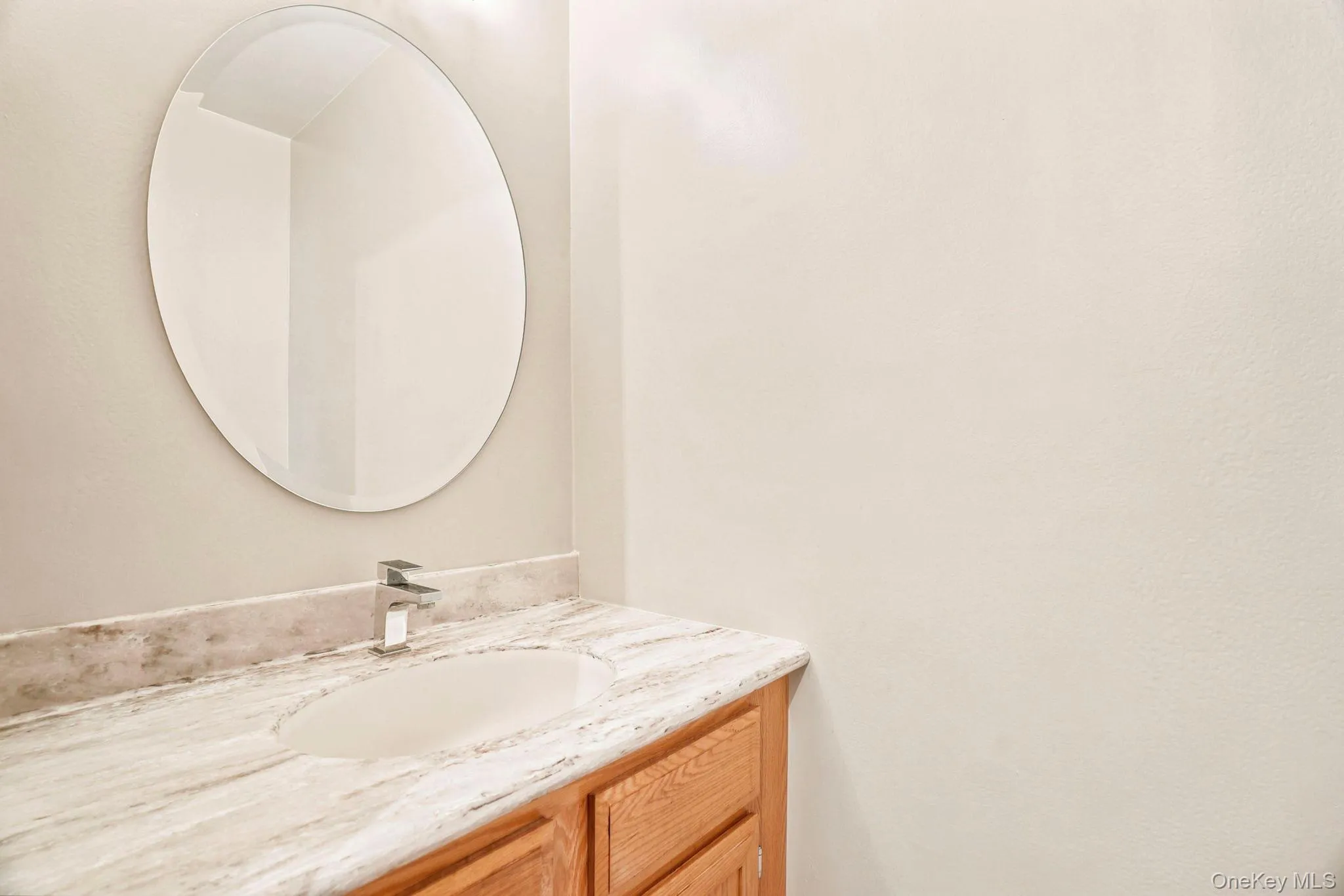 Entrance Foyer Half bath Entrance Foyer Half bath