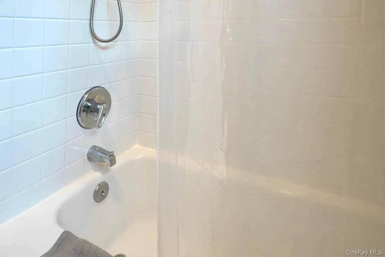 Bathtub/shower upstairs Bathtub/shower upstairs