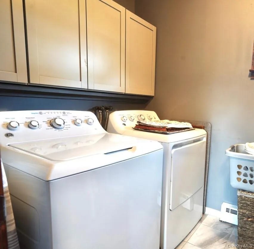Laundry Rm - half bath also on side Laundry Rm - half bath also on side