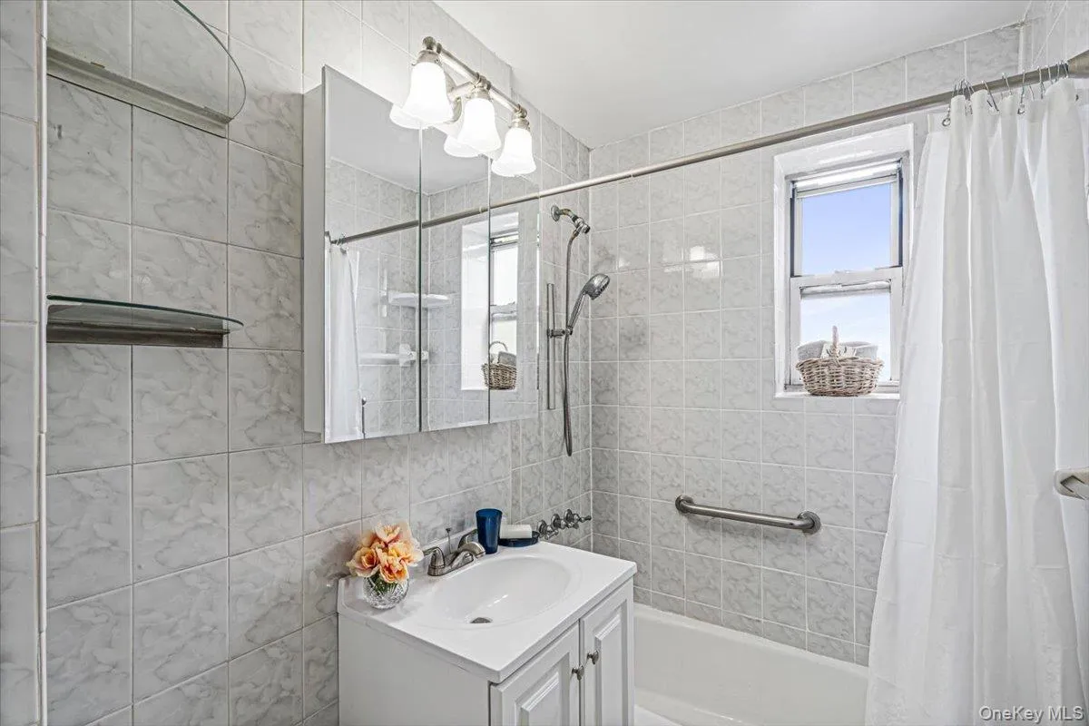 30-15 Hobart Street, New York, NY, 2 Bedrooms Bedrooms, 4 Rooms Rooms,1 BathroomBathrooms,Residential,For Rent,Hobart,0,1024910 30-15 Hobart Street, New York, NY, 2 Bedrooms Bedrooms, 4 Rooms Rooms,1 BathroomBathrooms,Residential,For Rent,Hobart,0,1024910