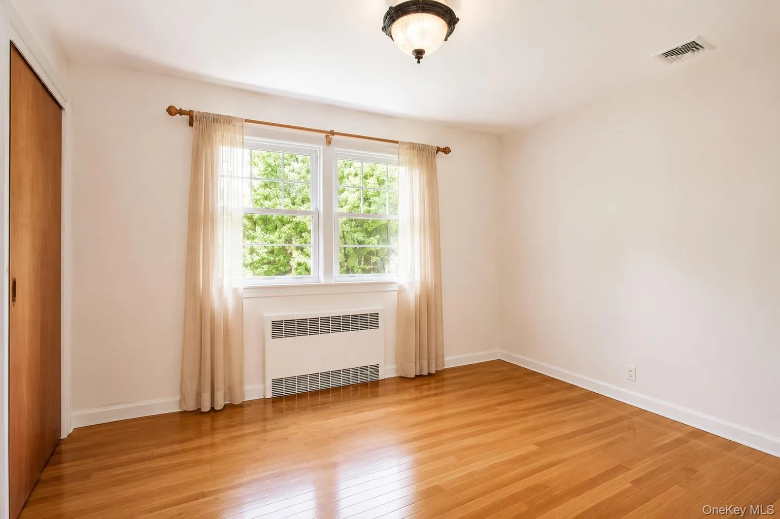 12 Princeton Drive, Huntington, NY, 5 Bedrooms Bedrooms, 7 Rooms Rooms,2 BathroomsBathrooms,Residential,For Rent,Princeton,0,1024922 12 Princeton Drive, Huntington, NY, 5 Bedrooms Bedrooms, 7 Rooms Rooms,2 BathroomsBathrooms,Residential,For Rent,Princeton,0,1024922
