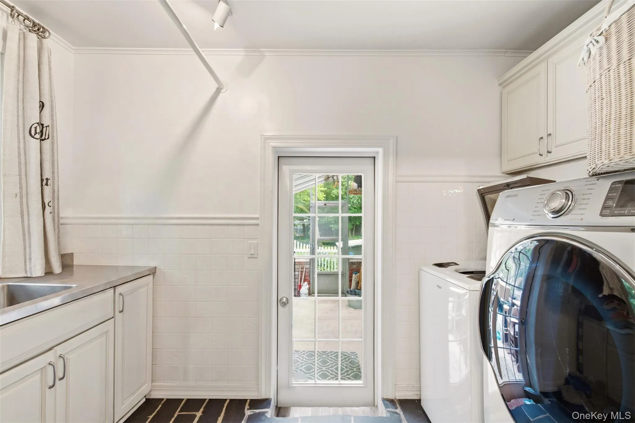 25 Forrest Drive, Huntington, NY, 4 Bedrooms Bedrooms, 9 Rooms Rooms,3 BathroomsBathrooms,Residential,For Rent,Forrest,0,1024926 25 Forrest Drive, Huntington, NY, 4 Bedrooms Bedrooms, 9 Rooms Rooms,3 BathroomsBathrooms,Residential,For Rent,Forrest,0,1024926