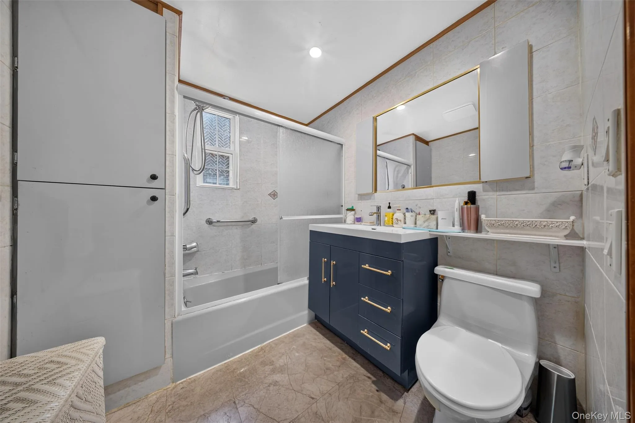 186-32 Avon Road, New York, NY, 6 Bedrooms Bedrooms, 15 Rooms Rooms,2 BathroomsBathrooms,Residential,For Rent,Avon,0,1024930 186-32 Avon Road, New York, NY, 6 Bedrooms Bedrooms, 15 Rooms Rooms,2 BathroomsBathrooms,Residential,For Rent,Avon,0,1024930