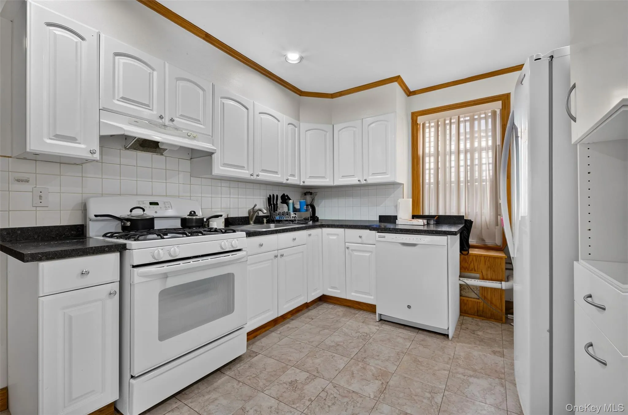 186-32 Avon Road, New York, NY, 6 Bedrooms Bedrooms, 15 Rooms Rooms,2 BathroomsBathrooms,Residential,For Rent,Avon,0,1024930 186-32 Avon Road, New York, NY, 6 Bedrooms Bedrooms, 15 Rooms Rooms,2 BathroomsBathrooms,Residential,For Rent,Avon,0,1024930