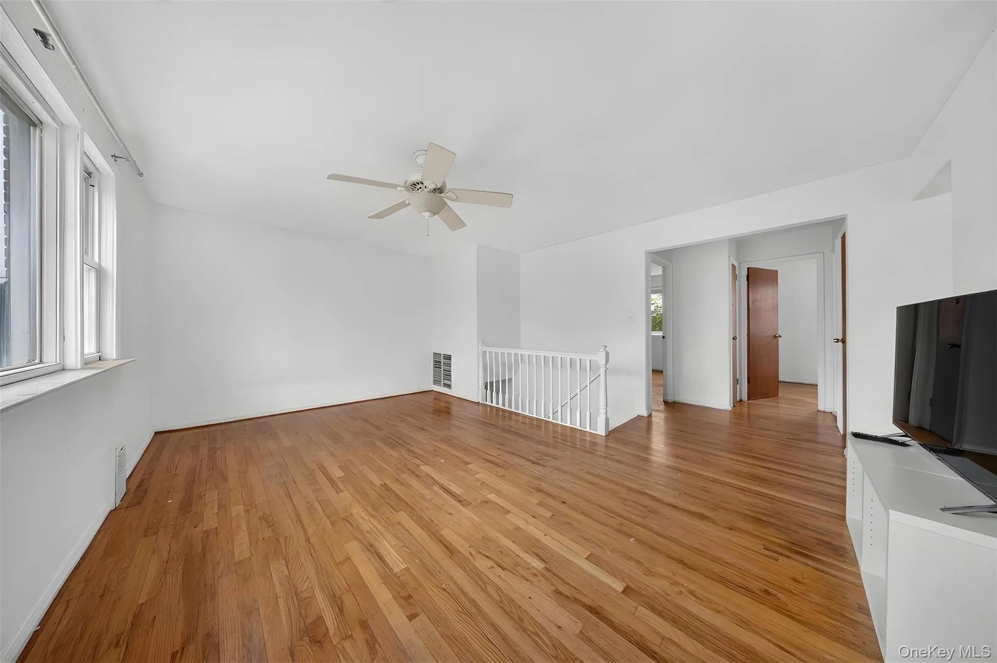 202-37 46th Avenue, New York, NY, 3 Bedrooms Bedrooms, 6 Rooms Rooms,2 BathroomsBathrooms,Residential,For Rent,46th,0,1024931 202-37 46th Avenue, New York, NY, 3 Bedrooms Bedrooms, 6 Rooms Rooms,2 BathroomsBathrooms,Residential,For Rent,46th,0,1024931