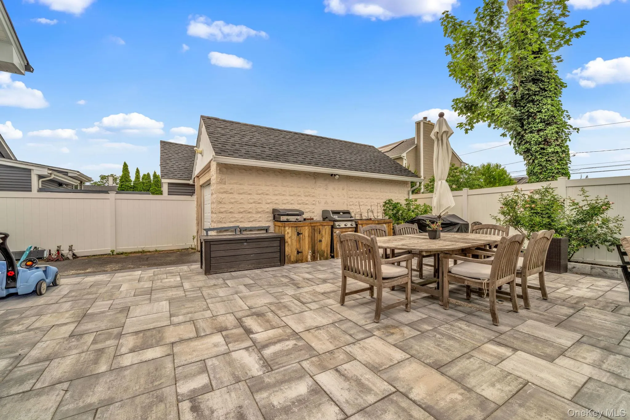 Patio/ Garage Patio/ Garage