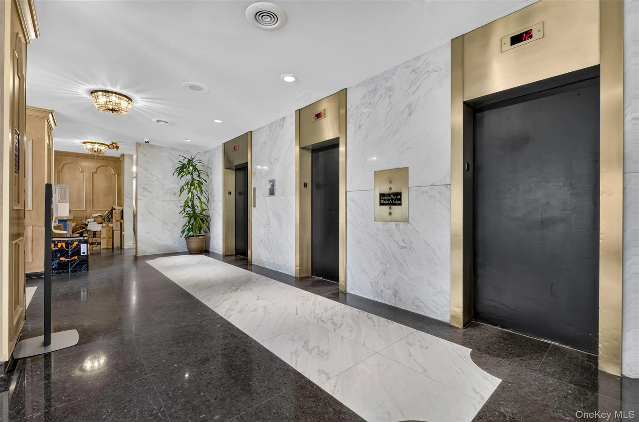 3 elevators to the 16th floor 3 elevators to the 16th floor