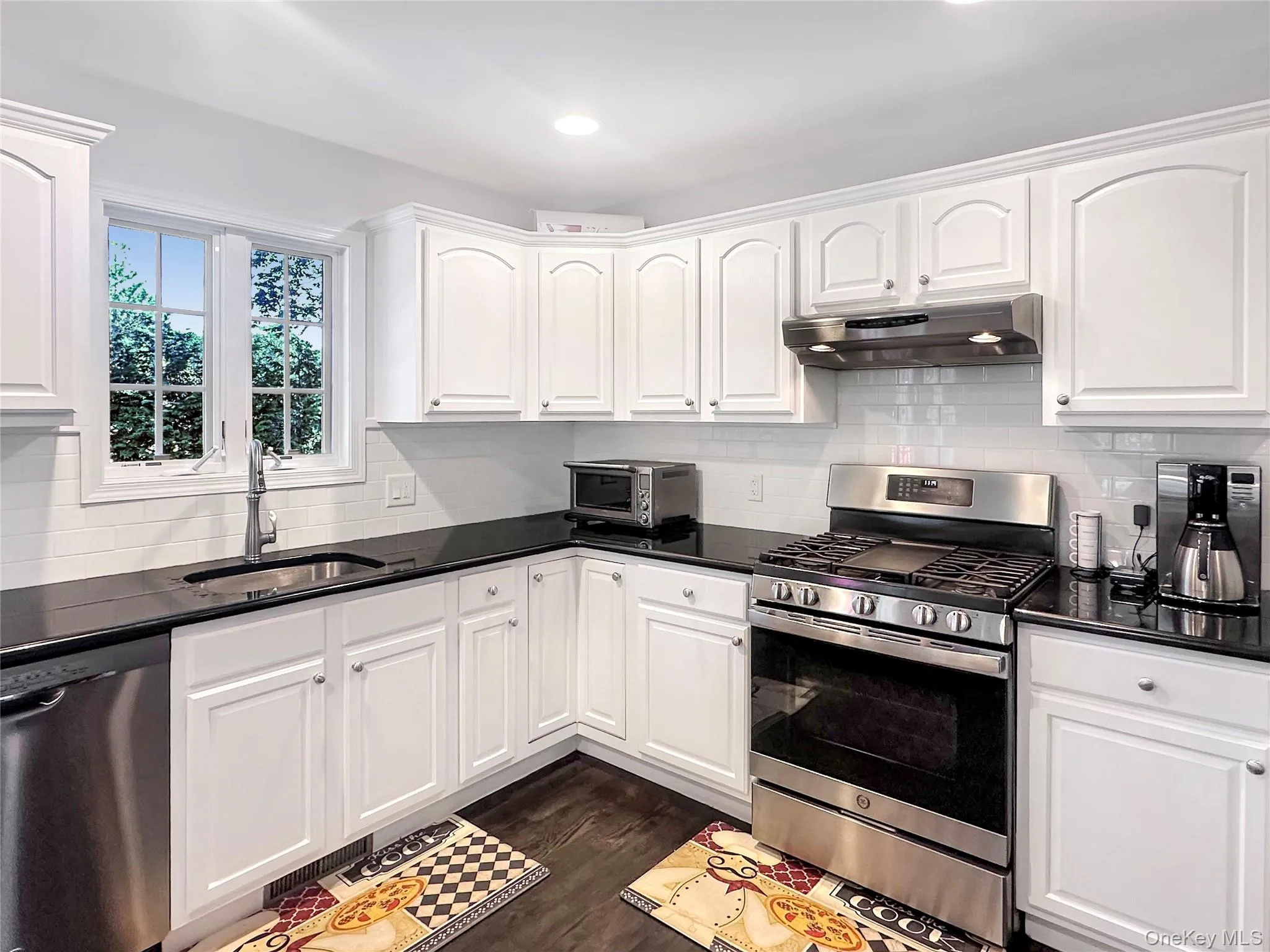 5765 Bergen Avenue, Southold, NY, 4 Bedrooms Bedrooms, 8 Rooms Rooms,3 BathroomsBathrooms,Residential Lease,For Rent,Bergen,0,1024939 5765 Bergen Avenue, Southold, NY, 4 Bedrooms Bedrooms, 8 Rooms Rooms,3 BathroomsBathrooms,Residential Lease,For Rent,Bergen,0,1024939
