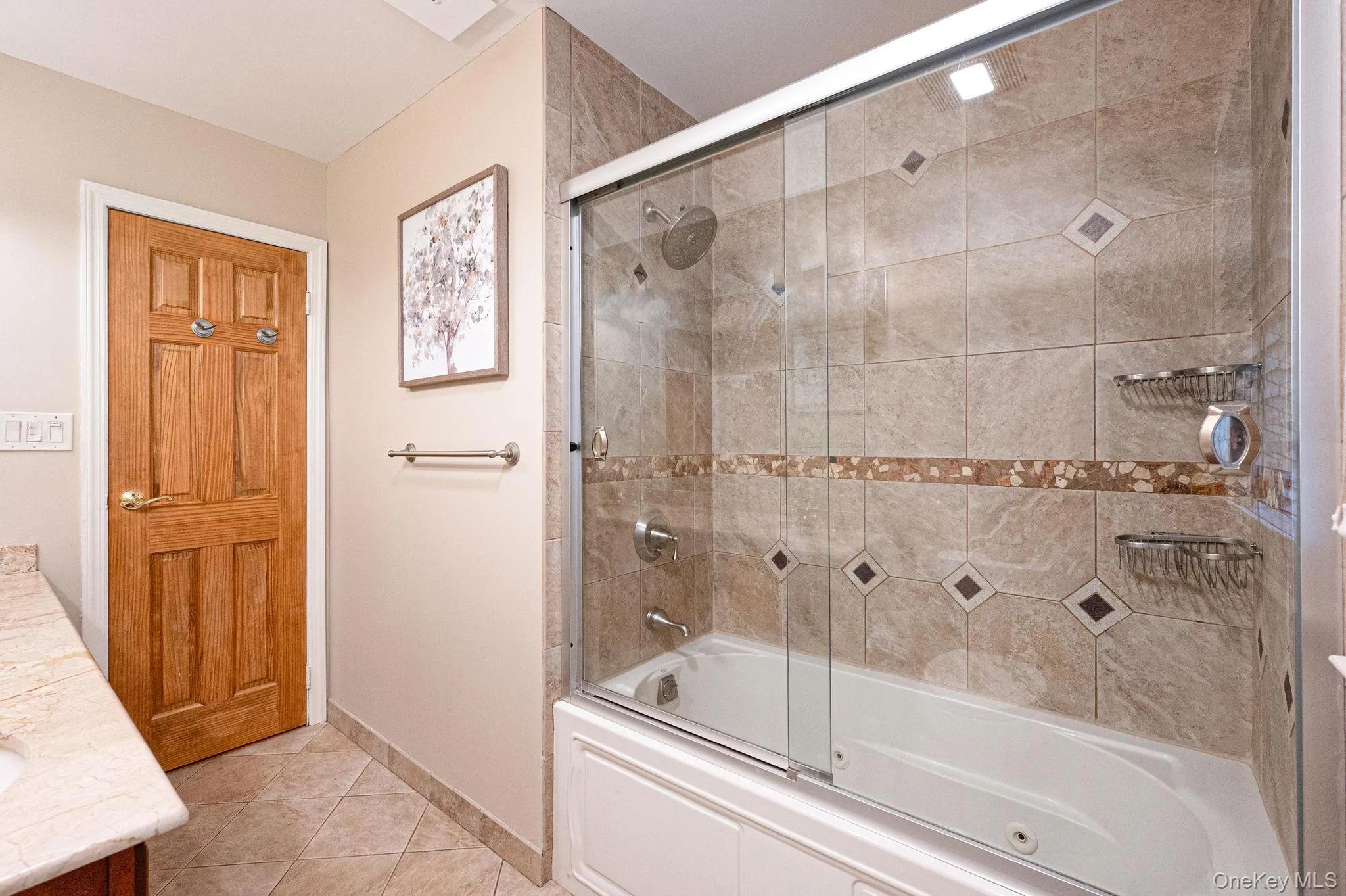 Main Bathroom Main Bathroom
