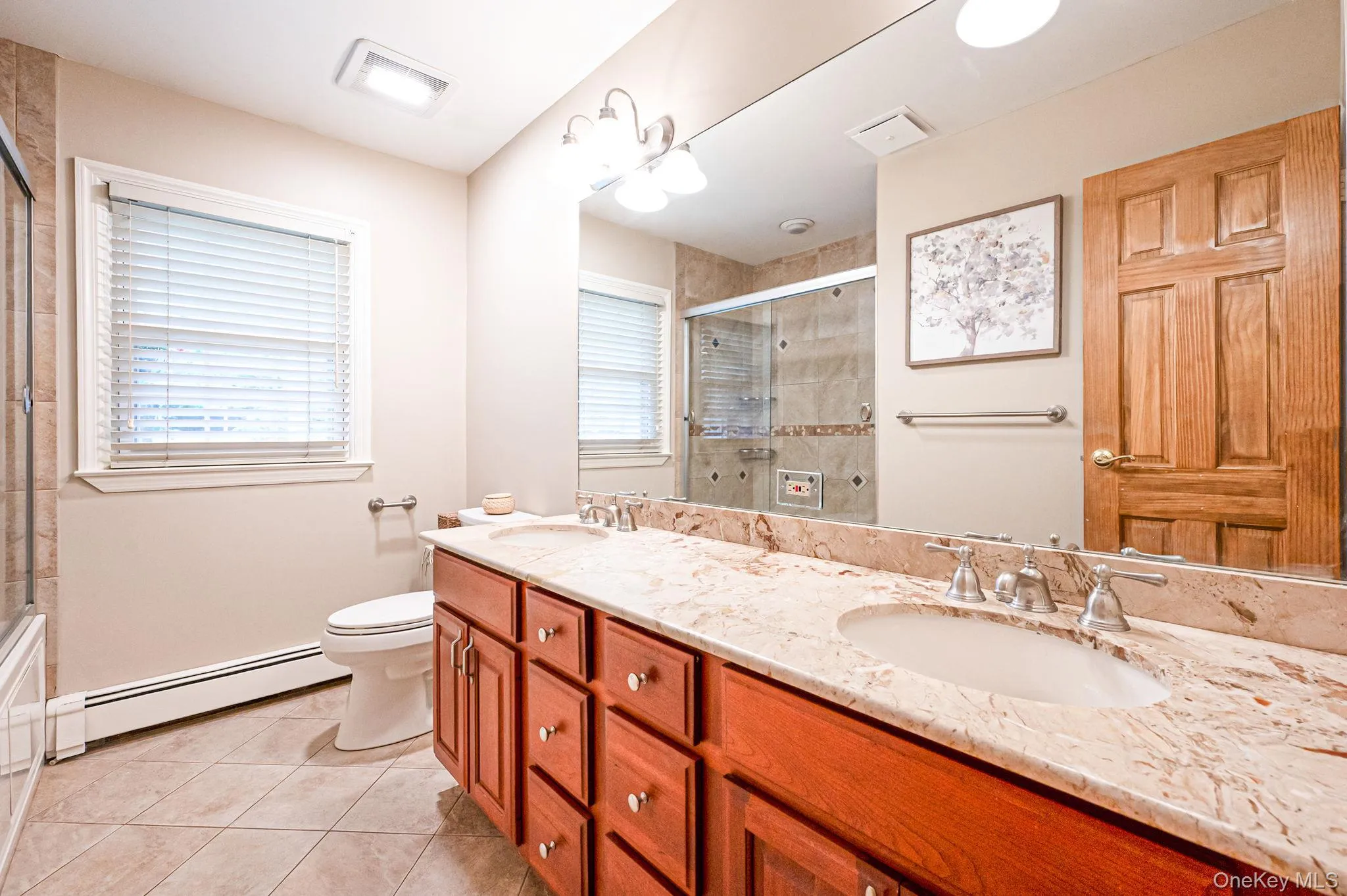 Main Bathroom Main Bathroom
