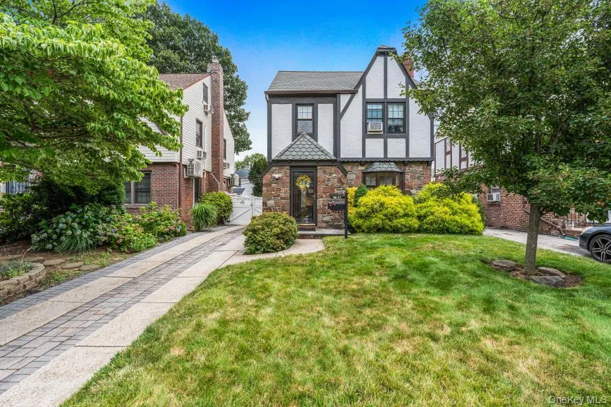 8617 253rd Street, New York, NY, 4 Bedrooms Bedrooms, 7 Rooms Rooms,2 BathroomsBathrooms,Residential,For Rent,253rd,0,1024945 8617 253rd Street, New York, NY, 4 Bedrooms Bedrooms, 7 Rooms Rooms,2 BathroomsBathrooms,Residential,For Rent,253rd,0,1024945