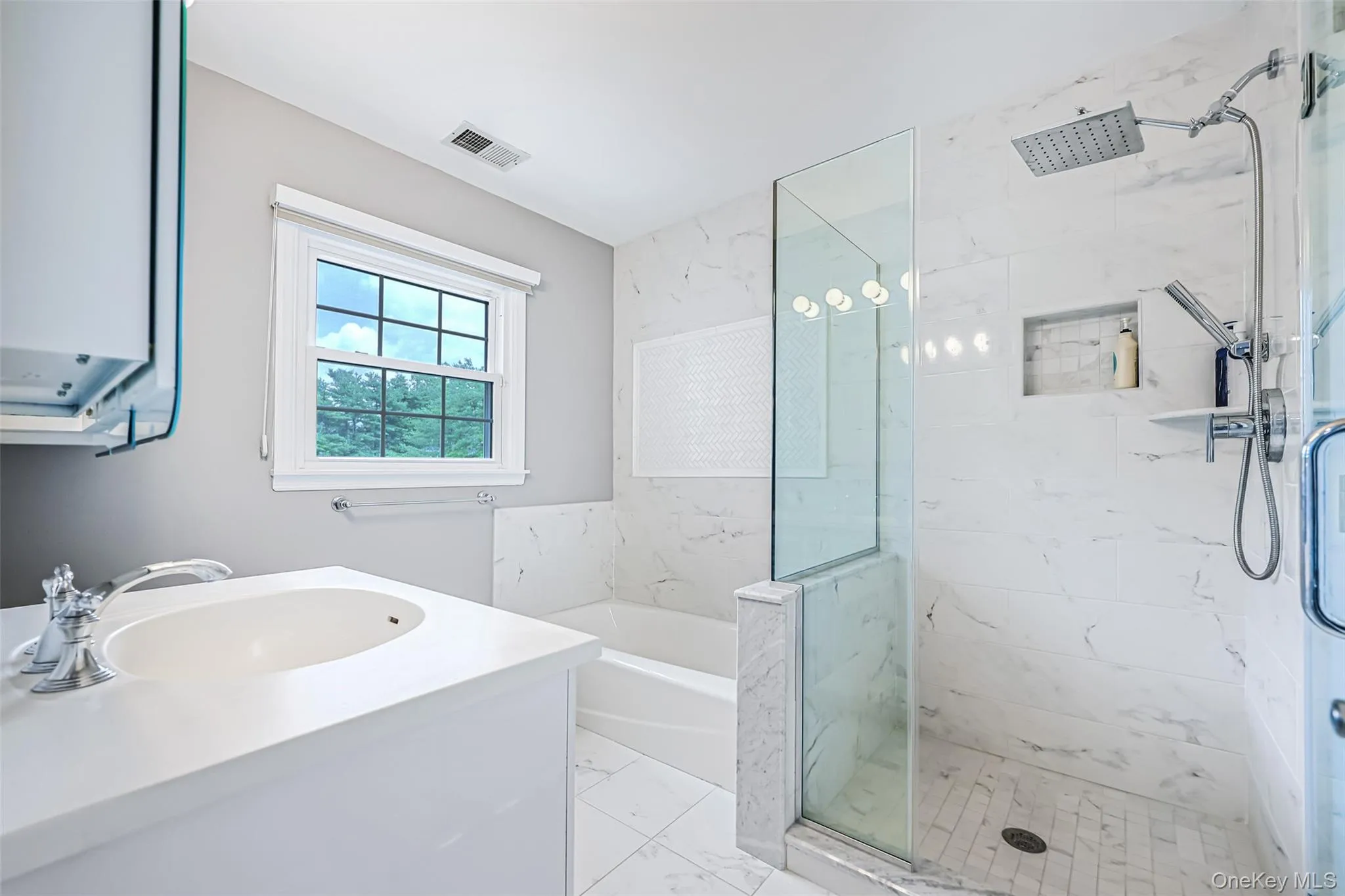 8 Parkview Drive, Oyster Bay, NY, 5 Bedrooms Bedrooms, 10 Rooms Rooms,5 BathroomsBathrooms,Residential,For Rent,Parkview,0,1024949 8 Parkview Drive, Oyster Bay, NY, 5 Bedrooms Bedrooms, 10 Rooms Rooms,5 BathroomsBathrooms,Residential,For Rent,Parkview,0,1024949