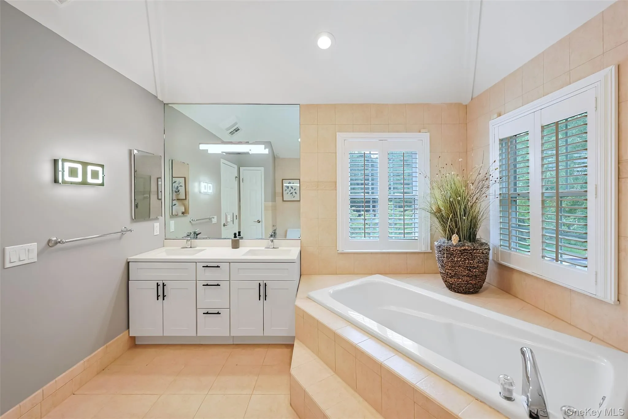 8 Parkview Drive, Oyster Bay, NY, 5 Bedrooms Bedrooms, 10 Rooms Rooms,5 BathroomsBathrooms,Residential,For Rent,Parkview,0,1024949 8 Parkview Drive, Oyster Bay, NY, 5 Bedrooms Bedrooms, 10 Rooms Rooms,5 BathroomsBathrooms,Residential,For Rent,Parkview,0,1024949