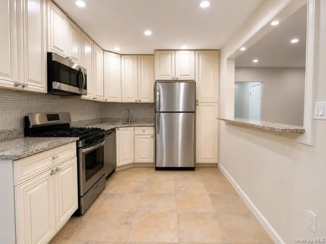 34-21 32nd Street, New York, NY, 3 Bedrooms Bedrooms, 5 Rooms Rooms,2 BathroomsBathrooms,Residential Lease,For Rent,32nd,0,1024952 34-21 32nd Street, New York, NY, 3 Bedrooms Bedrooms, 5 Rooms Rooms,2 BathroomsBathrooms,Residential Lease,For Rent,32nd,0,1024952