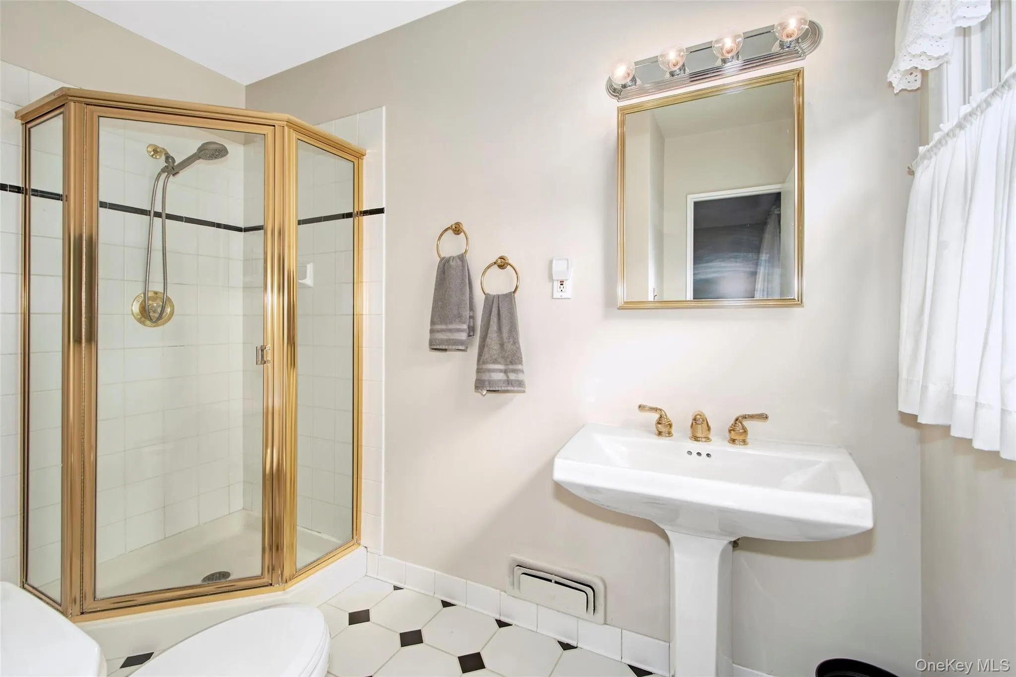 Fresh and clean primary bathroom with easy expansion possibilities Fresh and clean primary bathroom with easy expansion possibilities