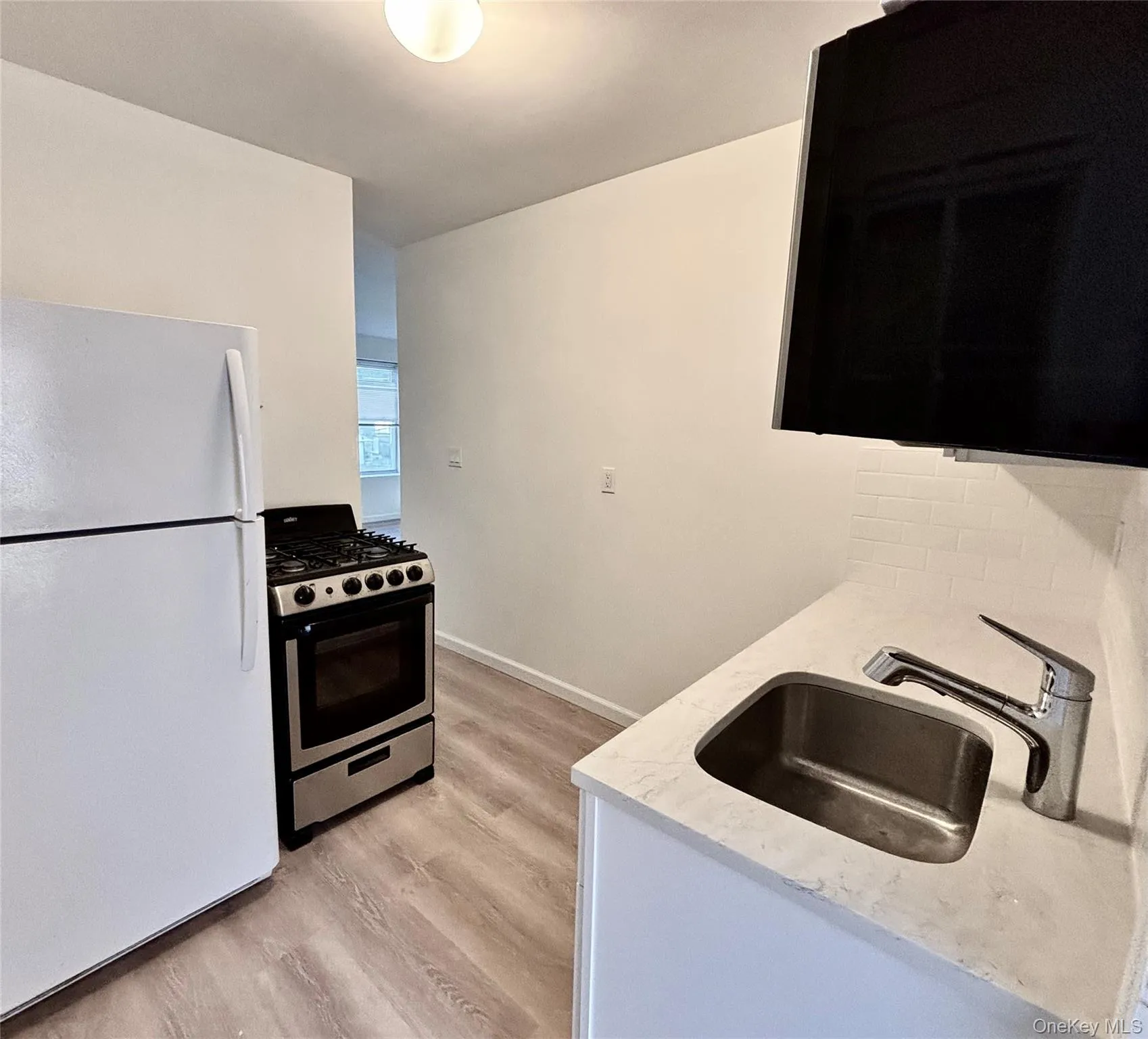 28 Davis Street, Beacon, NY, 1 Bedroom Bedrooms, 4 Rooms Rooms,1 BathroomBathrooms,Residential Lease,For Rent,Davis,0,1024958 28 Davis Street, Beacon, NY, 1 Bedroom Bedrooms, 4 Rooms Rooms,1 BathroomBathrooms,Residential Lease,For Rent,Davis,0,1024958