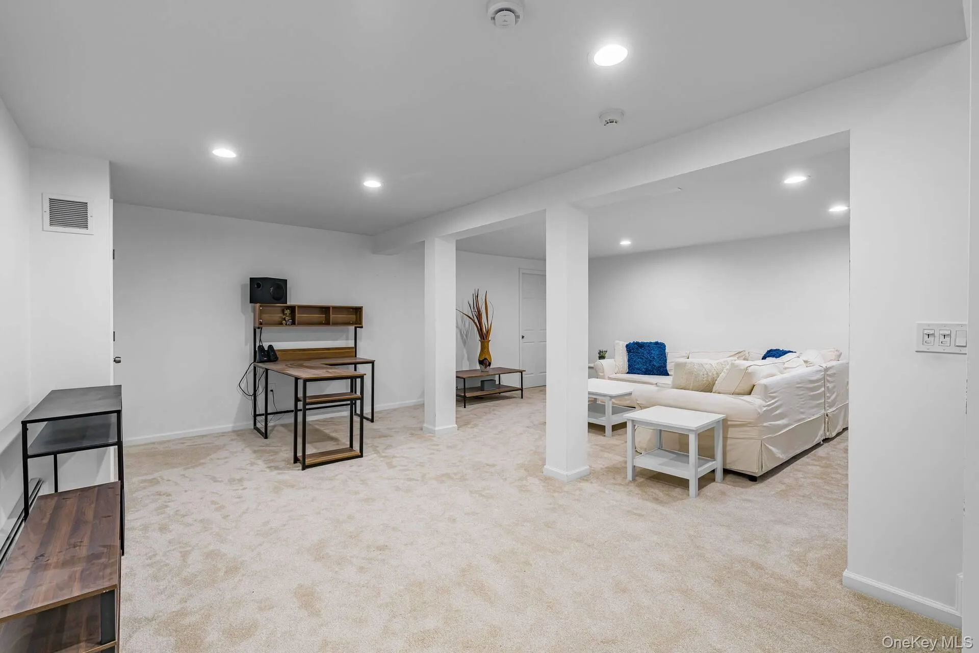 3 East Brook Road, Southampton, NY, 4 Bedrooms Bedrooms, 11 Rooms Rooms,2 BathroomsBathrooms,Residential Lease,For Rent,East Brook,0,1024960 3 East Brook Road, Southampton, NY, 4 Bedrooms Bedrooms, 11 Rooms Rooms,2 BathroomsBathrooms,Residential Lease,For Rent,East Brook,0,1024960