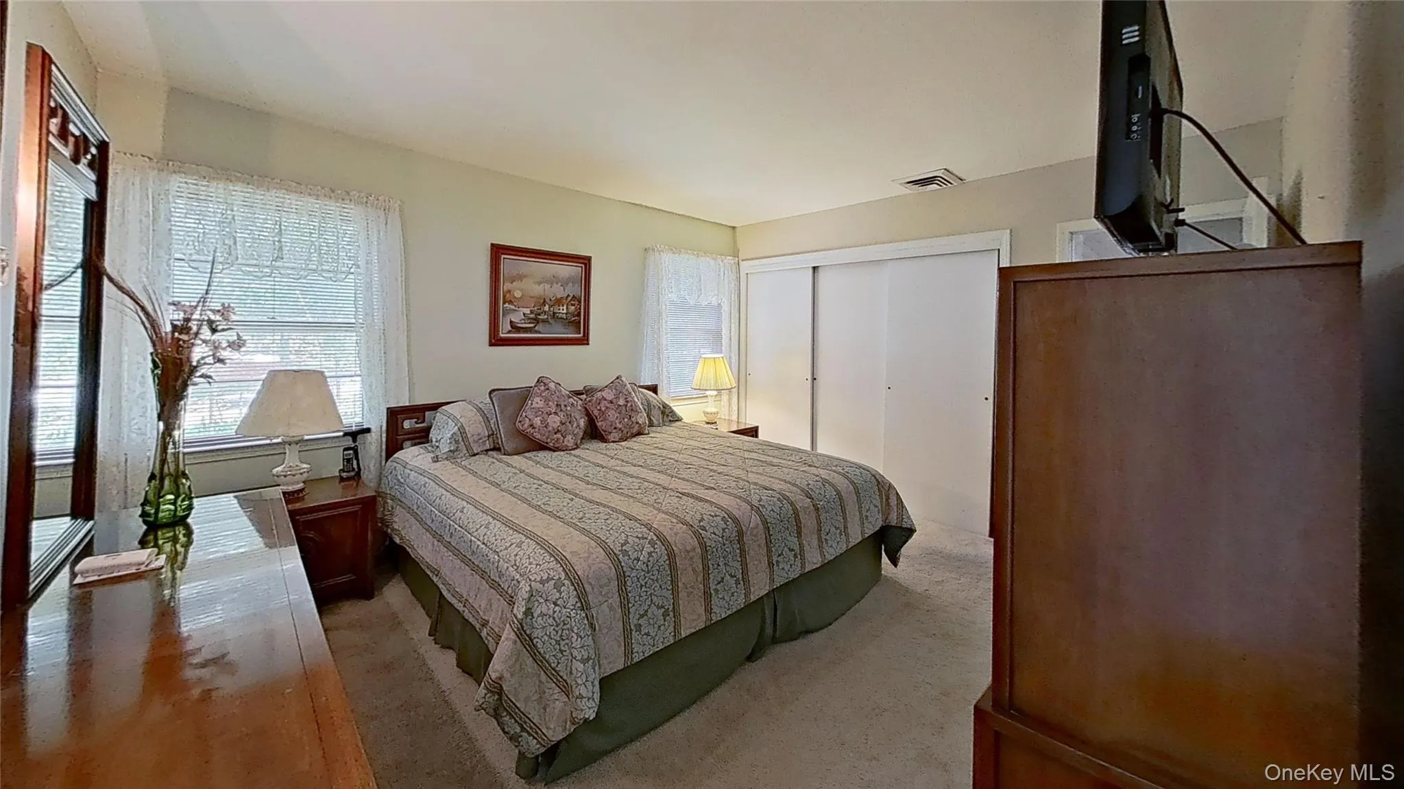 The primary bedroom is big and bright with closet(s)too! The primary bedroom is big and bright with closet(s)too!