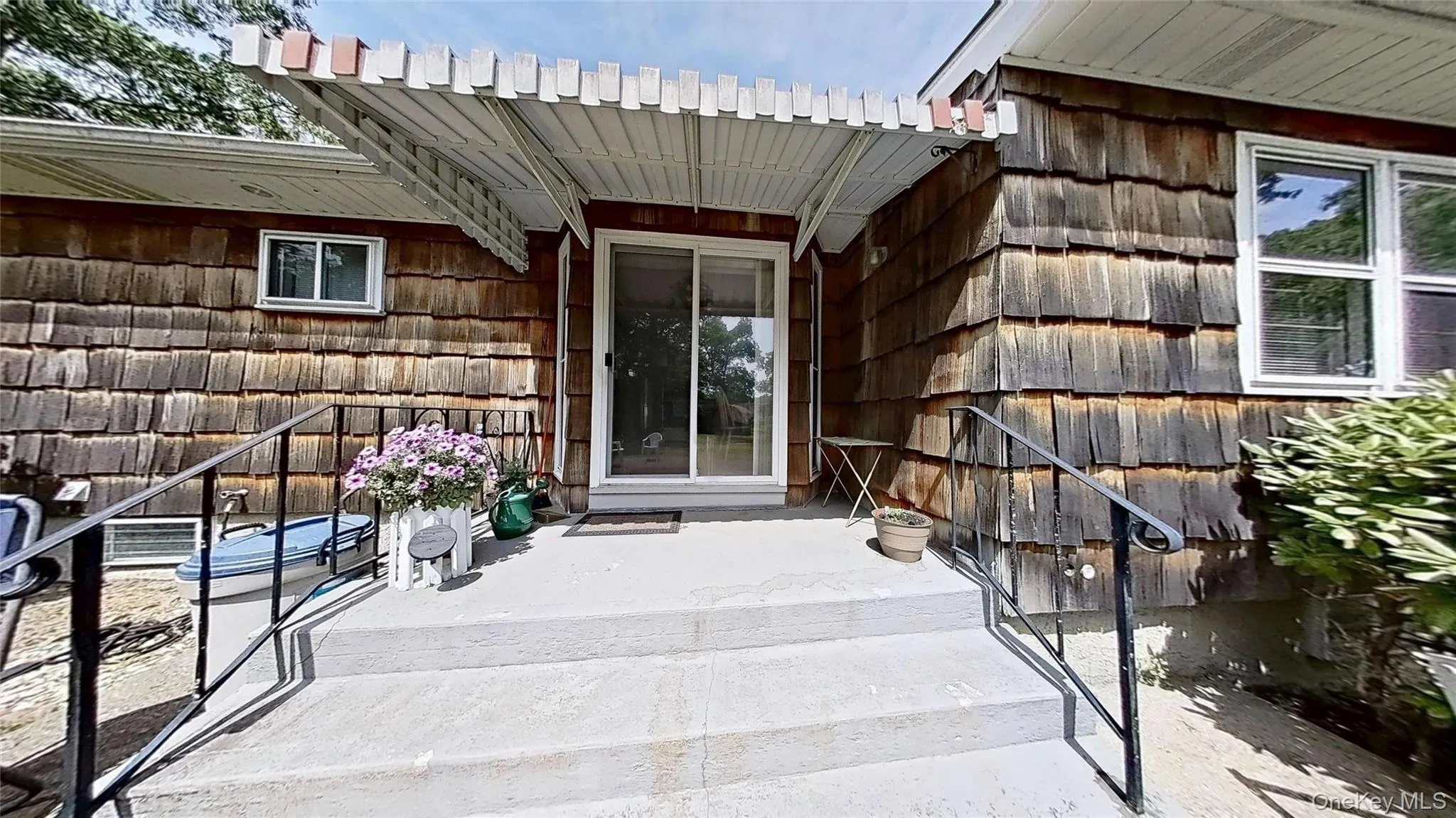 Covered rear entry Covered rear entry