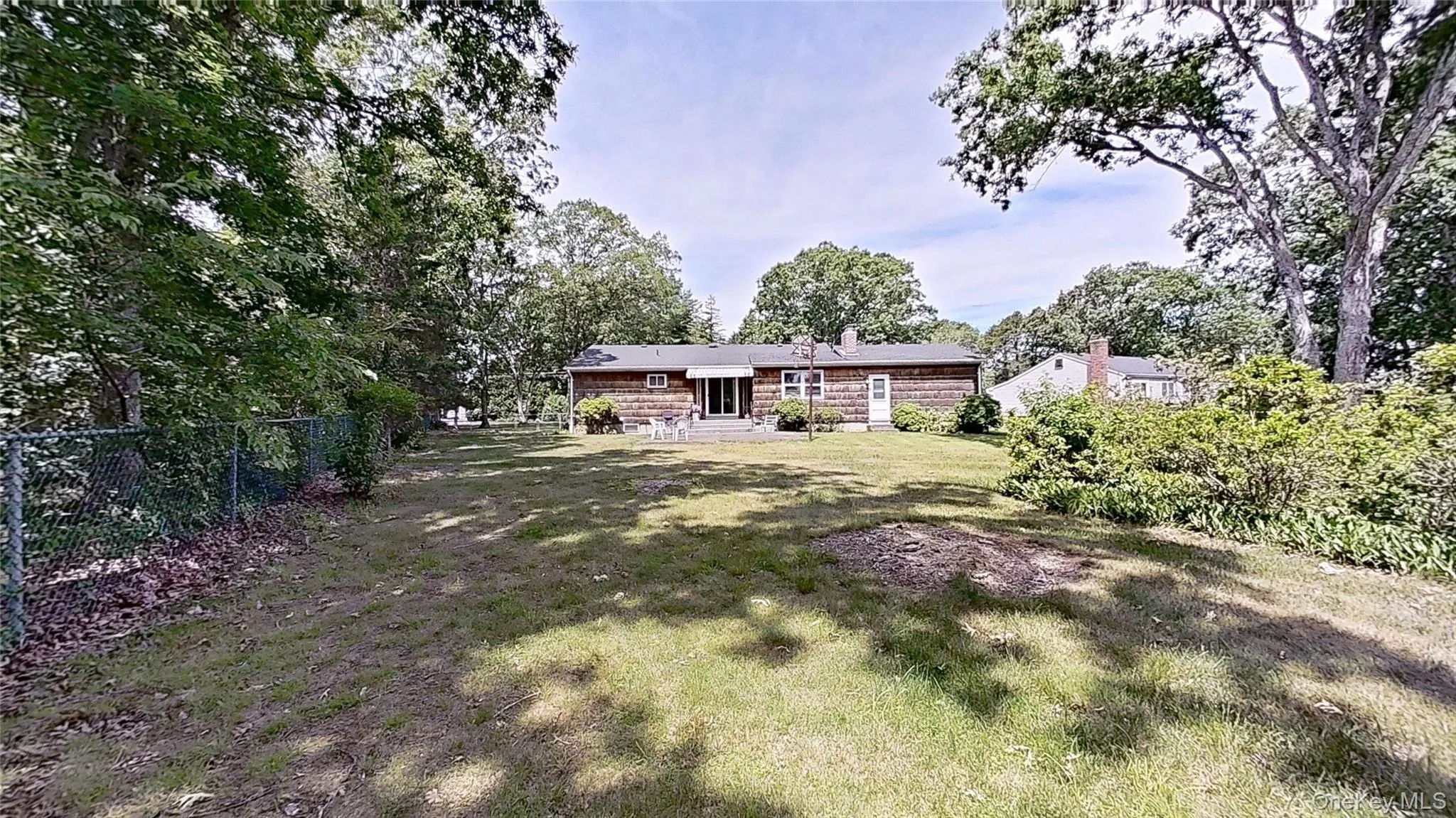 Big rear yard! Big rear yard!