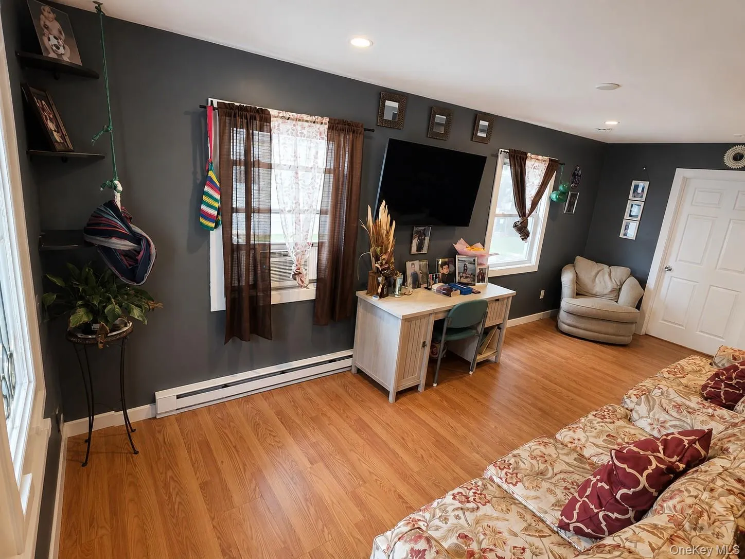 433 Mill Road, Riverhead, NY, 3 Bedrooms Bedrooms, 7 Rooms Rooms,1 BathroomBathrooms,Residential,For Rent,Mill,0,1024968 433 Mill Road, Riverhead, NY, 3 Bedrooms Bedrooms, 7 Rooms Rooms,1 BathroomBathrooms,Residential,For Rent,Mill,0,1024968