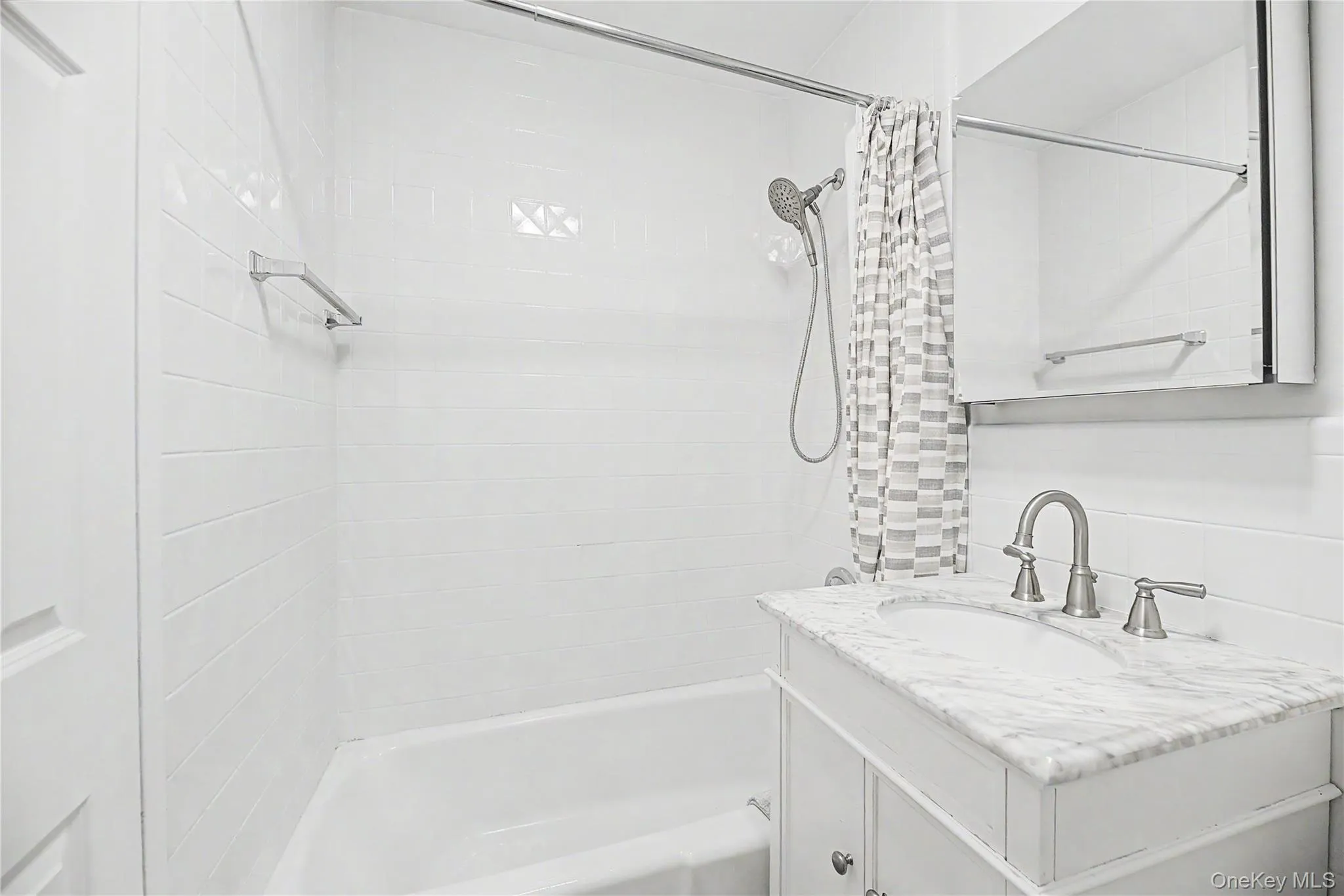 56 Doyer Avenue, White Plains, NY, 2 Bedrooms Bedrooms, 5 Rooms Rooms,2 BathroomsBathrooms,Residential,For Rent,Doyer,0,1024976 56 Doyer Avenue, White Plains, NY, 2 Bedrooms Bedrooms, 5 Rooms Rooms,2 BathroomsBathrooms,Residential,For Rent,Doyer,0,1024976