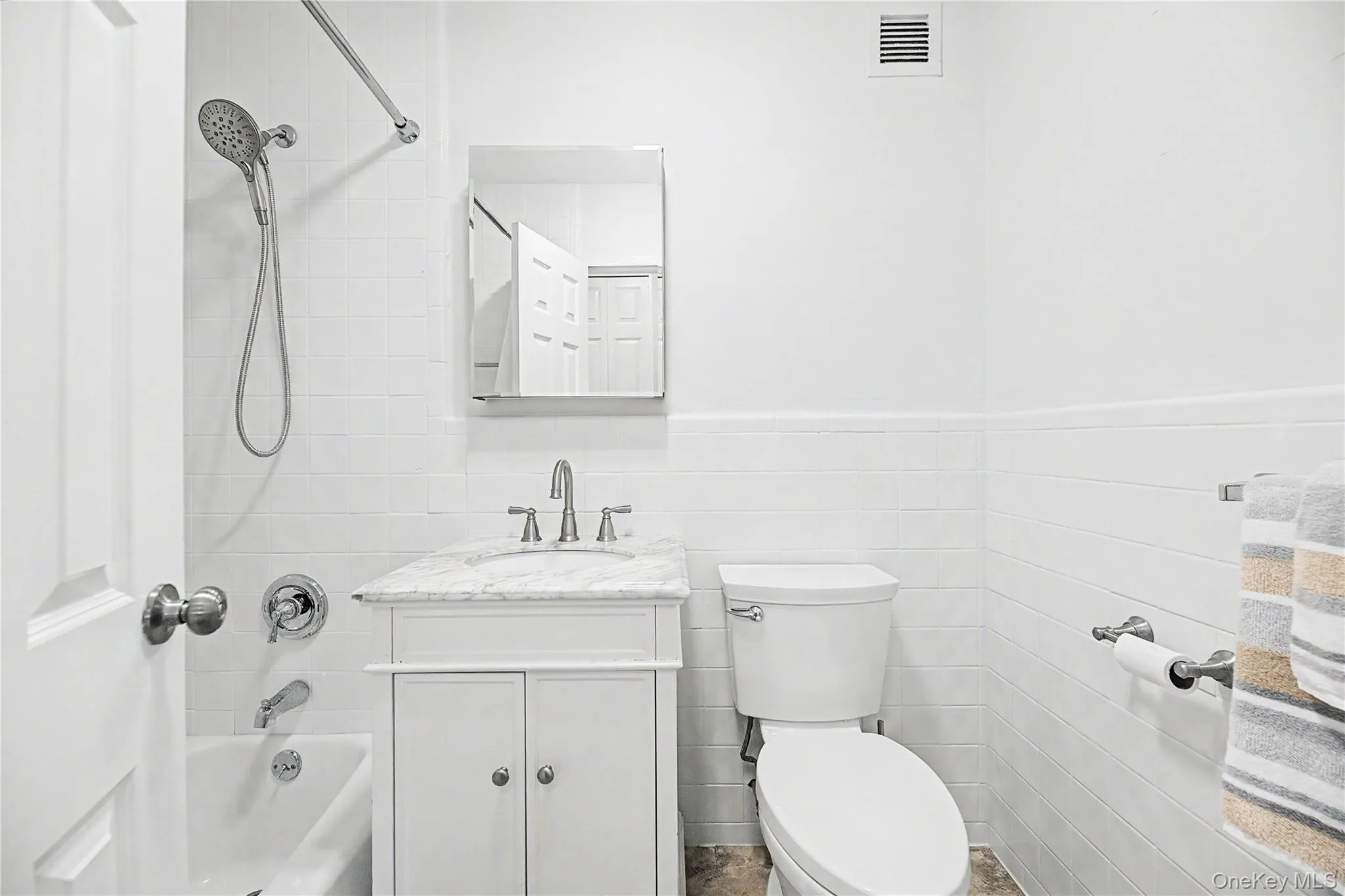 56 Doyer Avenue, White Plains, NY, 2 Bedrooms Bedrooms, 5 Rooms Rooms,2 BathroomsBathrooms,Residential,For Rent,Doyer,0,1024976 56 Doyer Avenue, White Plains, NY, 2 Bedrooms Bedrooms, 5 Rooms Rooms,2 BathroomsBathrooms,Residential,For Rent,Doyer,0,1024976