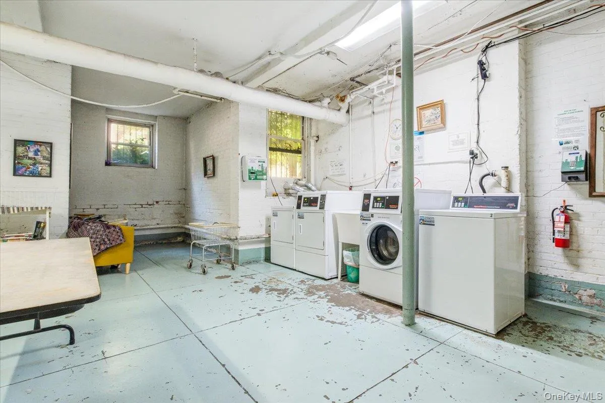 37-28 80th Street, New York, NY, 2 Bedrooms Bedrooms, 5 Rooms Rooms,1 BathroomBathrooms,Residential,For Rent,80th,0,1024983 37-28 80th Street, New York, NY, 2 Bedrooms Bedrooms, 5 Rooms Rooms,1 BathroomBathrooms,Residential,For Rent,80th,0,1024983