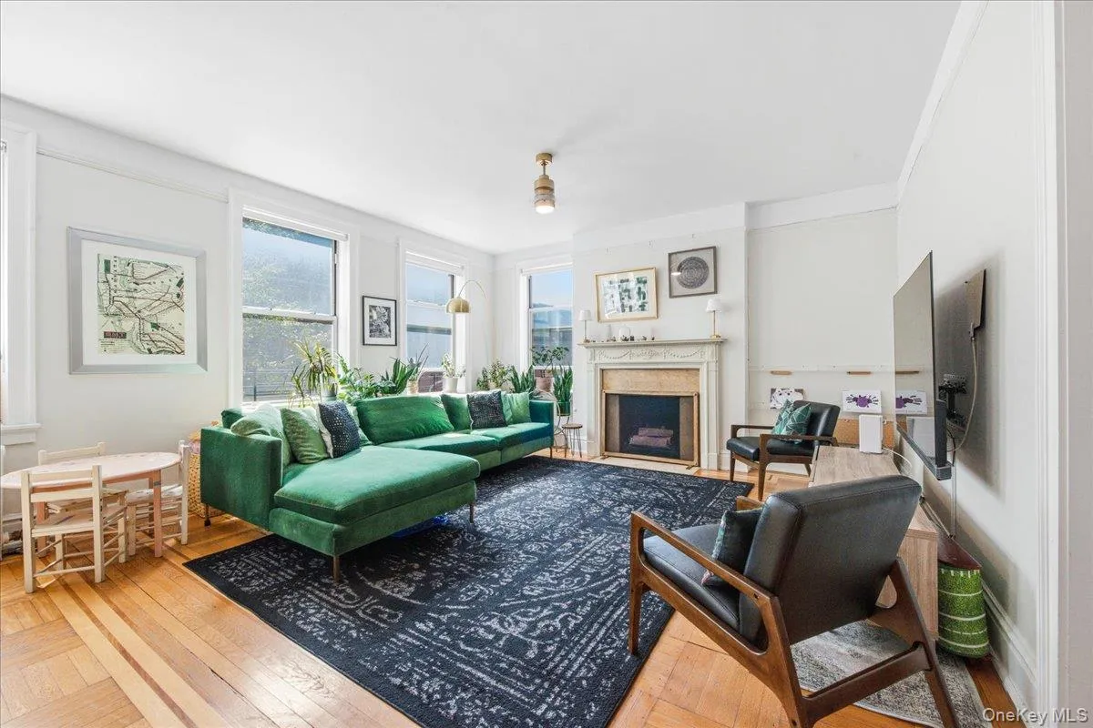 37-28 80th Street, New York, NY, 2 Bedrooms Bedrooms, 5 Rooms Rooms,1 BathroomBathrooms,Residential,For Rent,80th,0,1024983 37-28 80th Street, New York, NY, 2 Bedrooms Bedrooms, 5 Rooms Rooms,1 BathroomBathrooms,Residential,For Rent,80th,0,1024983