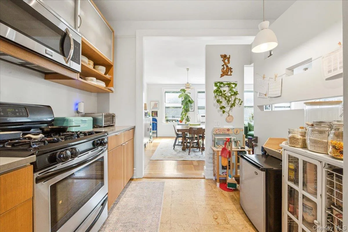37-28 80th Street, New York, NY, 2 Bedrooms Bedrooms, 5 Rooms Rooms,1 BathroomBathrooms,Residential,For Rent,80th,0,1024983 37-28 80th Street, New York, NY, 2 Bedrooms Bedrooms, 5 Rooms Rooms,1 BathroomBathrooms,Residential,For Rent,80th,0,1024983