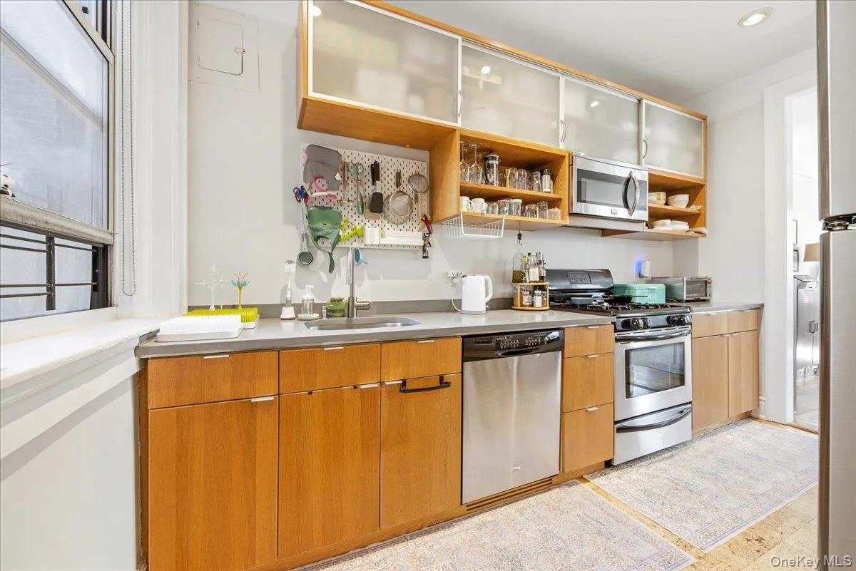 37-28 80th Street, New York, NY, 2 Bedrooms Bedrooms, 5 Rooms Rooms,1 BathroomBathrooms,Residential,For Rent,80th,0,1024983 37-28 80th Street, New York, NY, 2 Bedrooms Bedrooms, 5 Rooms Rooms,1 BathroomBathrooms,Residential,For Rent,80th,0,1024983