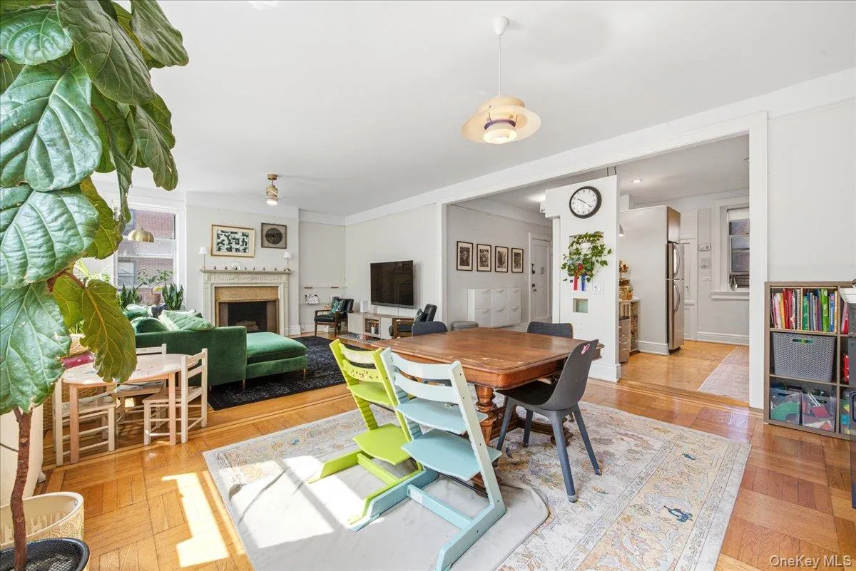 37-28 80th Street, New York, NY, 2 Bedrooms Bedrooms, 5 Rooms Rooms,1 BathroomBathrooms,Residential,For Rent,80th,0,1024983 37-28 80th Street, New York, NY, 2 Bedrooms Bedrooms, 5 Rooms Rooms,1 BathroomBathrooms,Residential,For Rent,80th,0,1024983