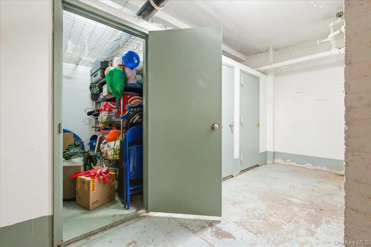 37-28 80th Street, New York, NY, 2 Bedrooms Bedrooms, 5 Rooms Rooms,1 BathroomBathrooms,Residential,For Rent,80th,0,1024983 37-28 80th Street, New York, NY, 2 Bedrooms Bedrooms, 5 Rooms Rooms,1 BathroomBathrooms,Residential,For Rent,80th,0,1024983