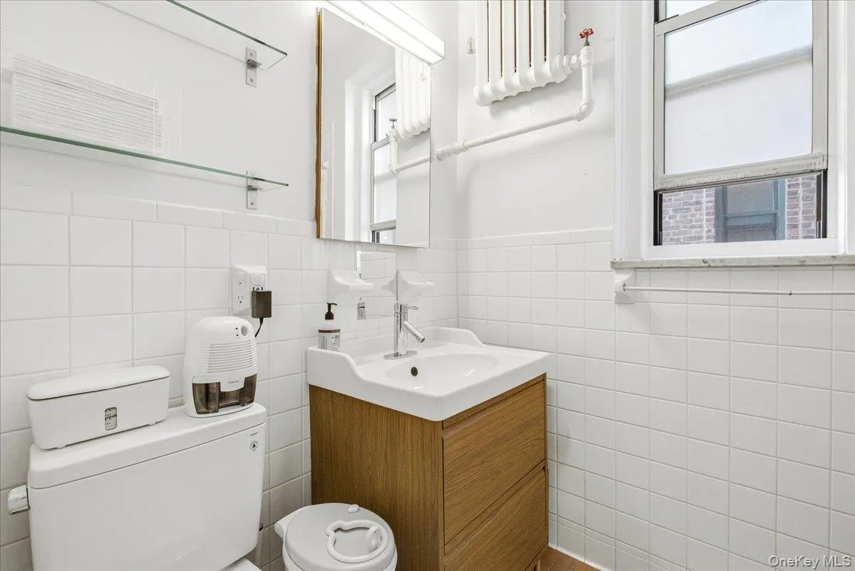 37-28 80th Street, New York, NY, 2 Bedrooms Bedrooms, 5 Rooms Rooms,1 BathroomBathrooms,Residential,For Rent,80th,0,1024983 37-28 80th Street, New York, NY, 2 Bedrooms Bedrooms, 5 Rooms Rooms,1 BathroomBathrooms,Residential,For Rent,80th,0,1024983