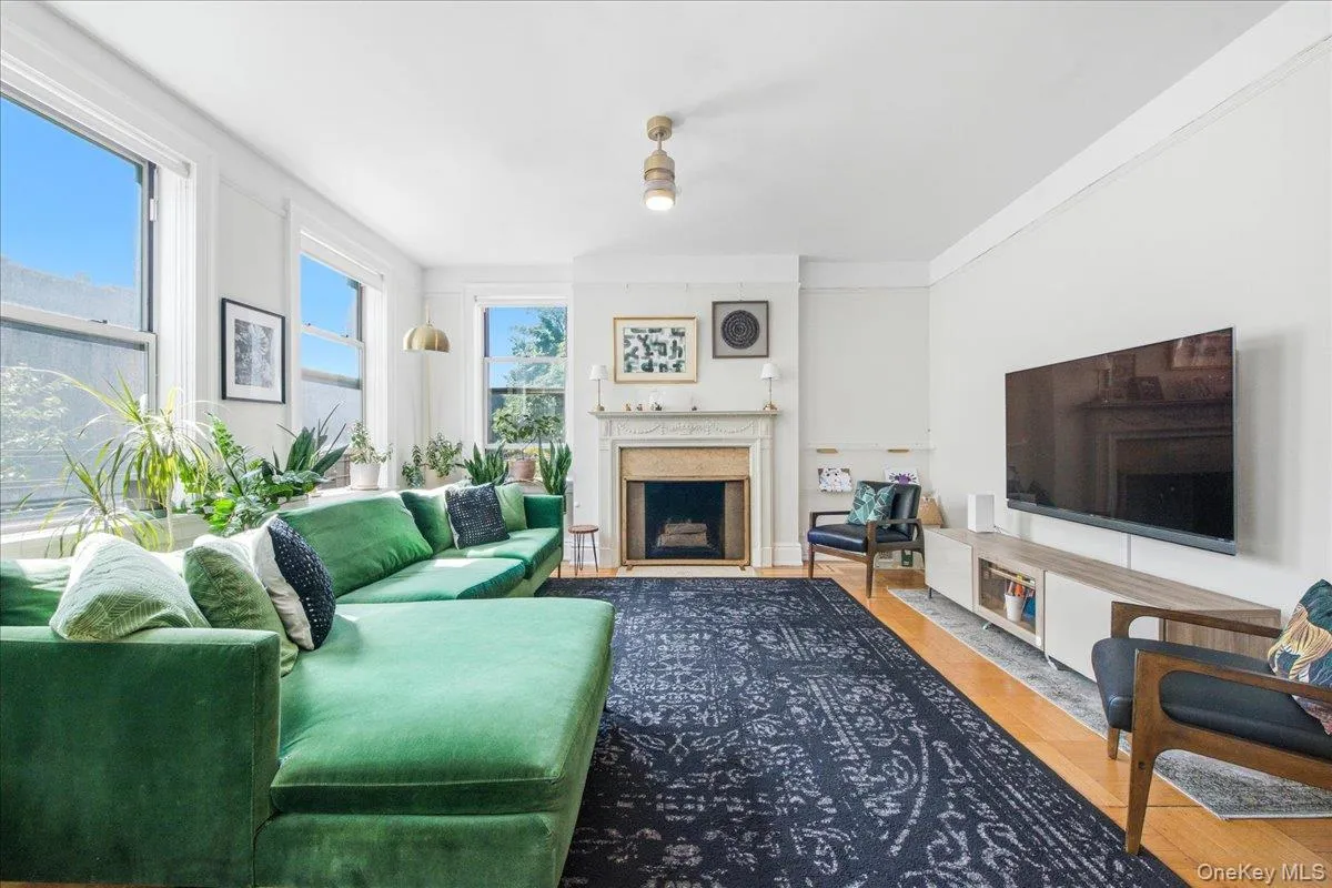 37-28 80th Street, New York, NY, 2 Bedrooms Bedrooms, 5 Rooms Rooms,1 BathroomBathrooms,Residential,For Rent,80th,0,1024983 37-28 80th Street, New York, NY, 2 Bedrooms Bedrooms, 5 Rooms Rooms,1 BathroomBathrooms,Residential,For Rent,80th,0,1024983