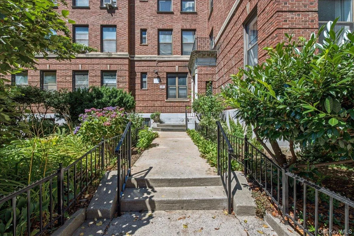 37-28 80th Street, New York, NY, 2 Bedrooms Bedrooms, 5 Rooms Rooms,1 BathroomBathrooms,Residential,For Rent,80th,0,1024983 37-28 80th Street, New York, NY, 2 Bedrooms Bedrooms, 5 Rooms Rooms,1 BathroomBathrooms,Residential,For Rent,80th,0,1024983