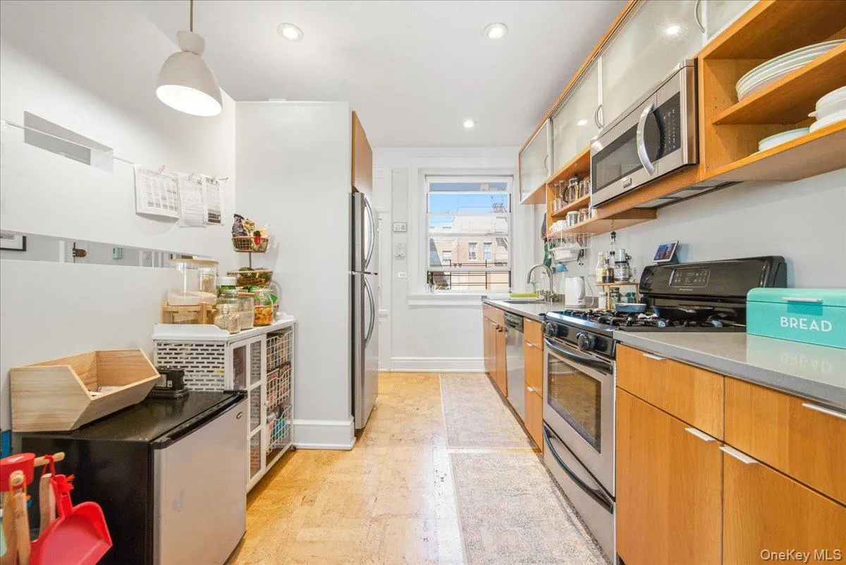 37-28 80th Street, New York, NY, 2 Bedrooms Bedrooms, 5 Rooms Rooms,1 BathroomBathrooms,Residential,For Rent,80th,0,1024983 37-28 80th Street, New York, NY, 2 Bedrooms Bedrooms, 5 Rooms Rooms,1 BathroomBathrooms,Residential,For Rent,80th,0,1024983