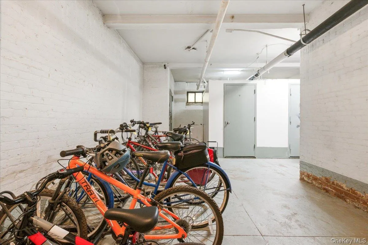 37-28 80th Street, New York, NY, 2 Bedrooms Bedrooms, 5 Rooms Rooms,1 BathroomBathrooms,Residential,For Rent,80th,0,1024983 37-28 80th Street, New York, NY, 2 Bedrooms Bedrooms, 5 Rooms Rooms,1 BathroomBathrooms,Residential,For Rent,80th,0,1024983
